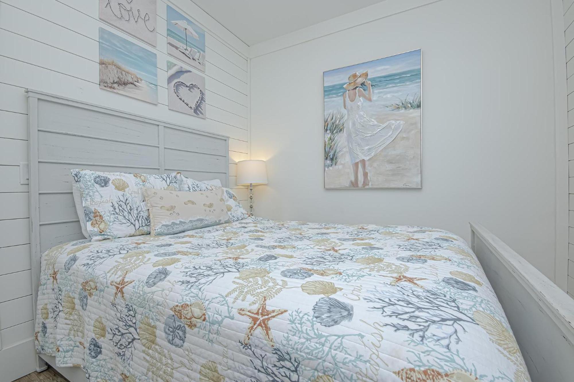 The Tourist Trap - Heated Private Beachfront Pool! Gorgeous!!! Holiday home