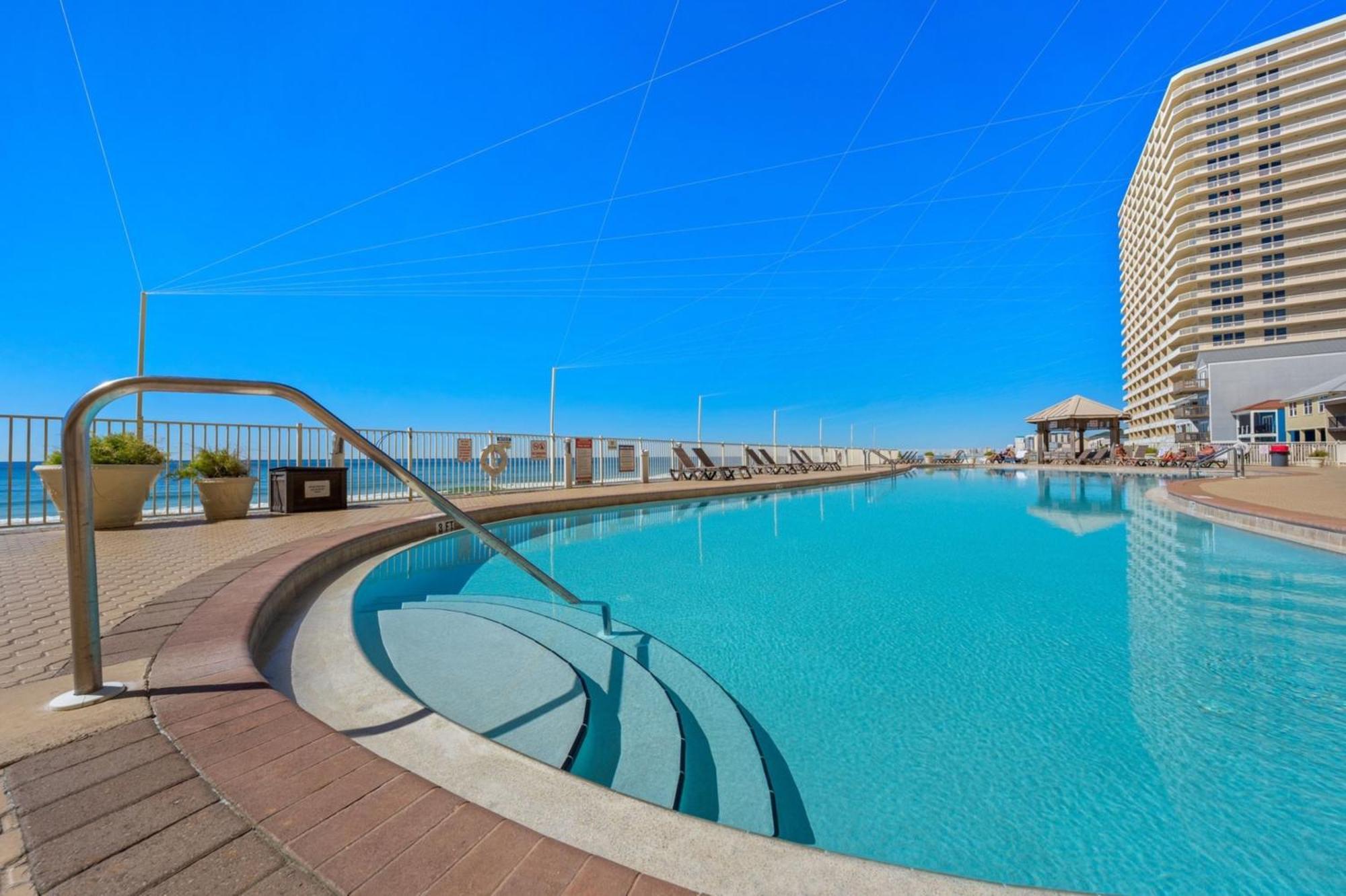 Holiday home Treasure Shores-3br Beachfront Corner Unit Sleeps 8 With Stunning Gulf Views!