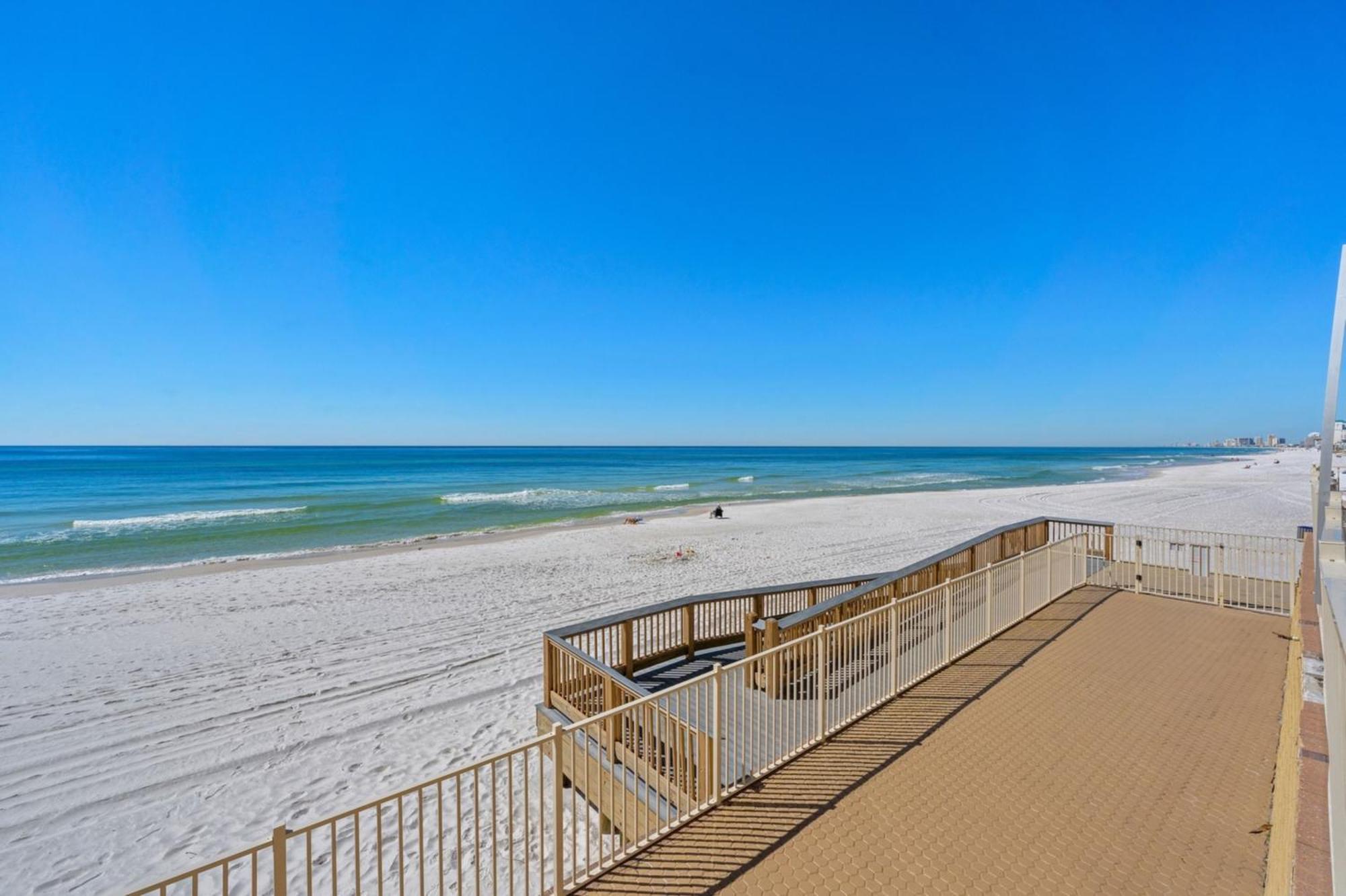 Holiday home Treasure Shores-3br Beachfront Corner Unit Sleeps 8 With Stunning Gulf Views! *