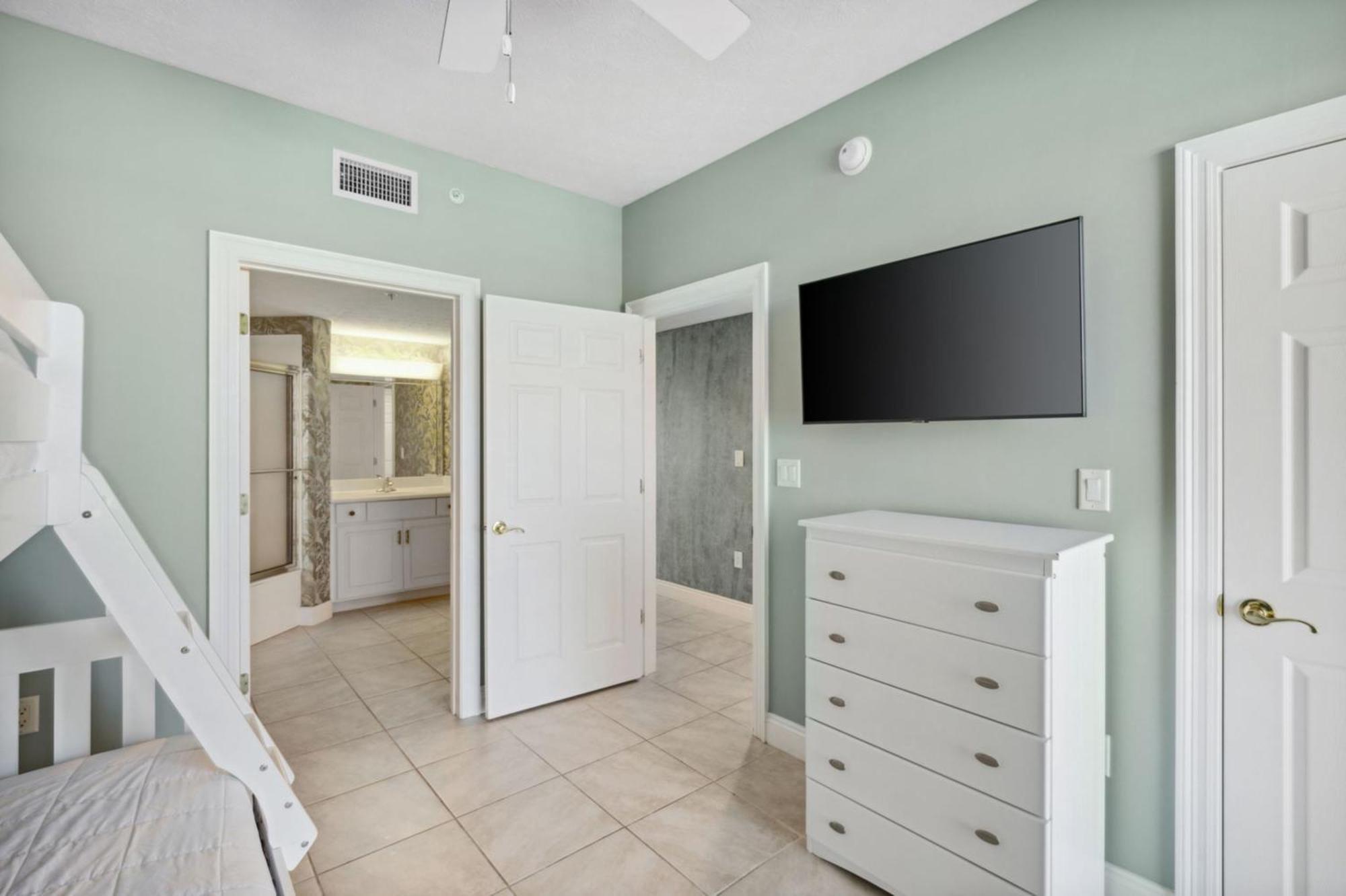 Treasure Shores-3br Beachfront Corner Unit Sleeps 8 With Stunning Gulf Views! Holiday home Panama City Beach