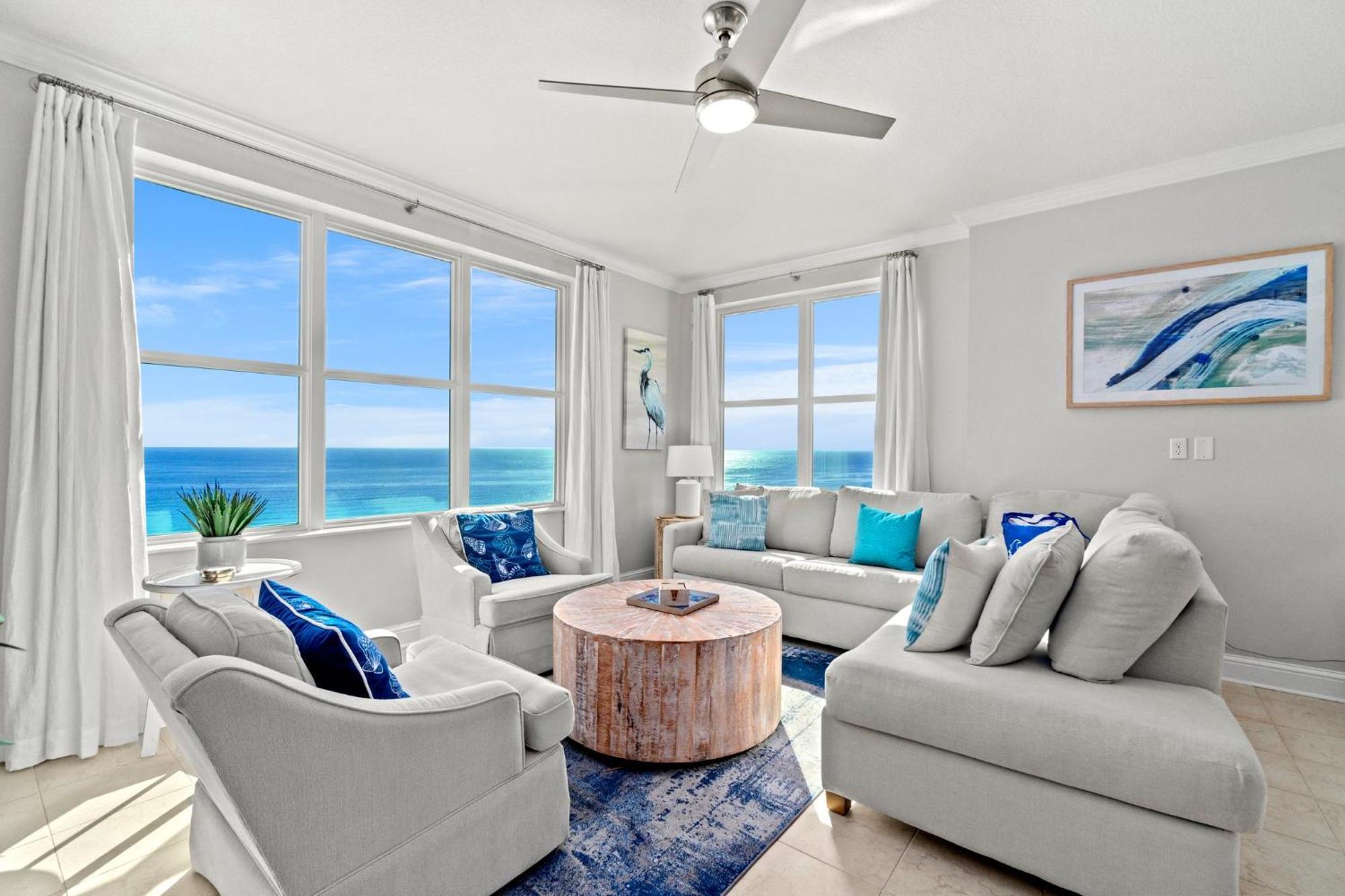 Luxury Beachfront W/ 2 Balconies! Sleeps 8! Walk To Pier Park! Holiday home