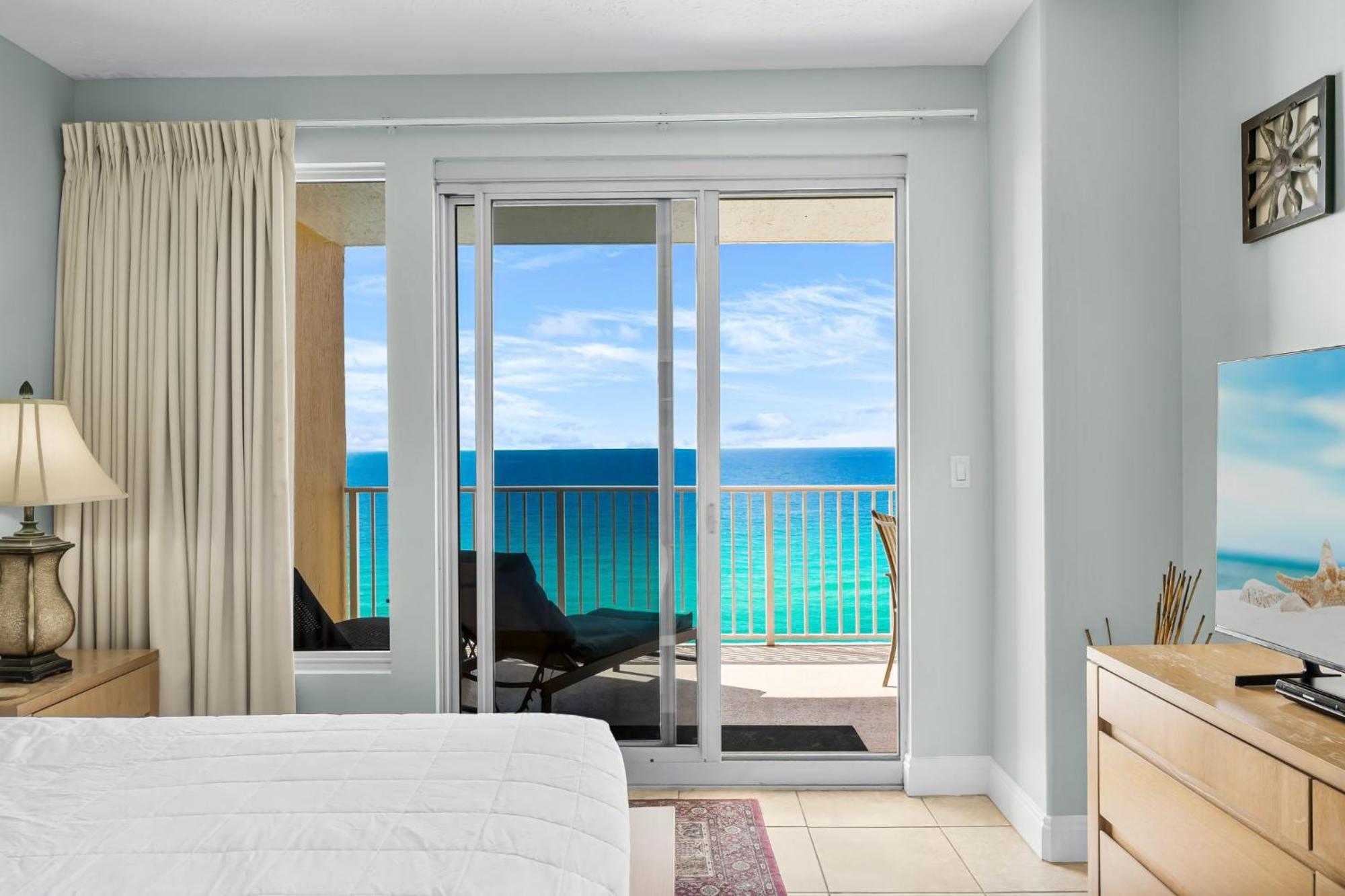 Apartment Treasure Island 1102