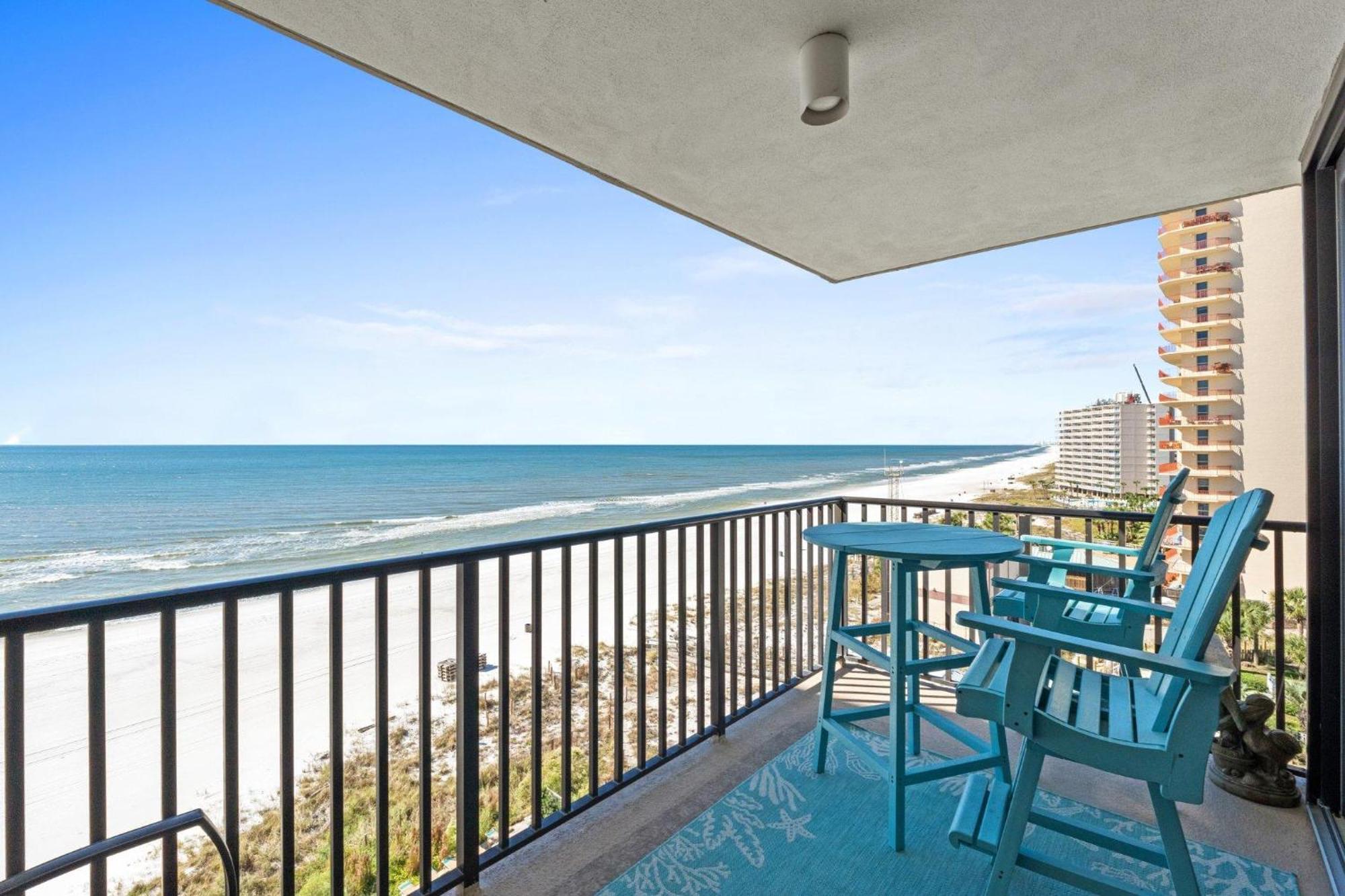 Pelican Walk 810