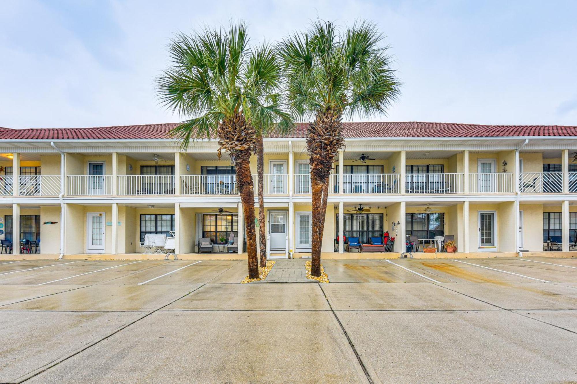 Walk To Pool And Pcb Getaway With Porch
