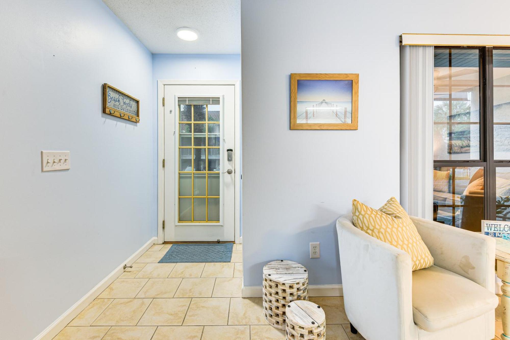 Apartment Walk To Pool And Pcb Getaway With Porch *
