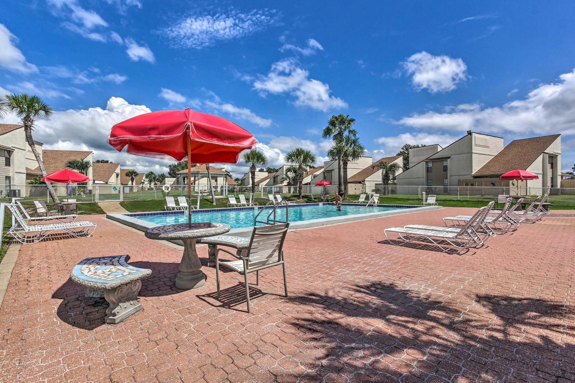 Apartment Walk To Pool And Pcb Getaway With Porch *