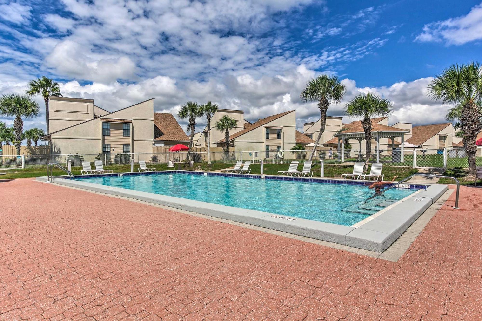 Walk To Pool And Pcb Getaway With Porch *