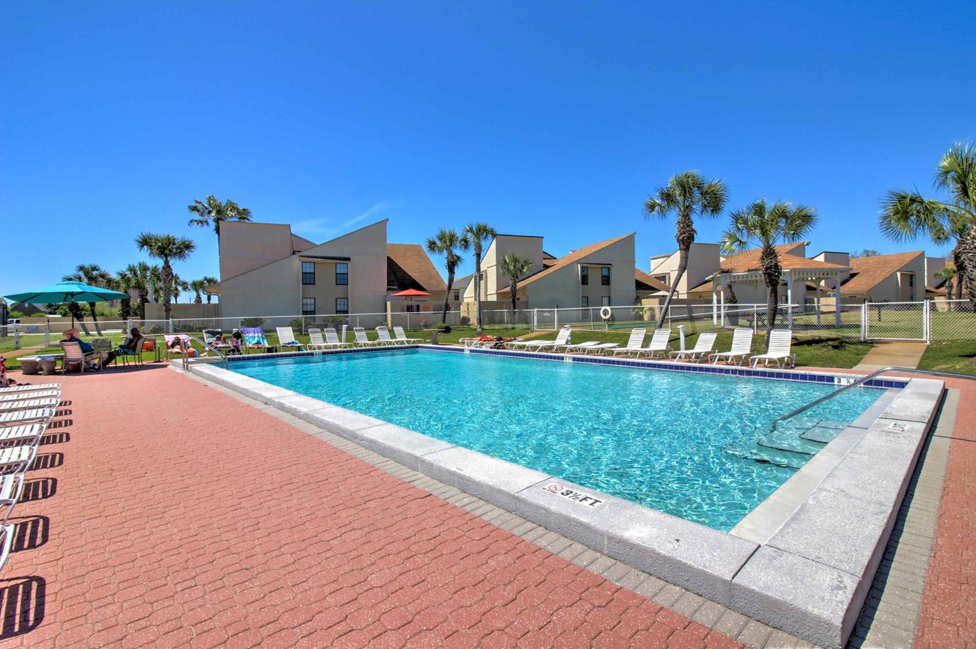 Walk To Pool And Pcb Getaway With Porch Panama City Beach