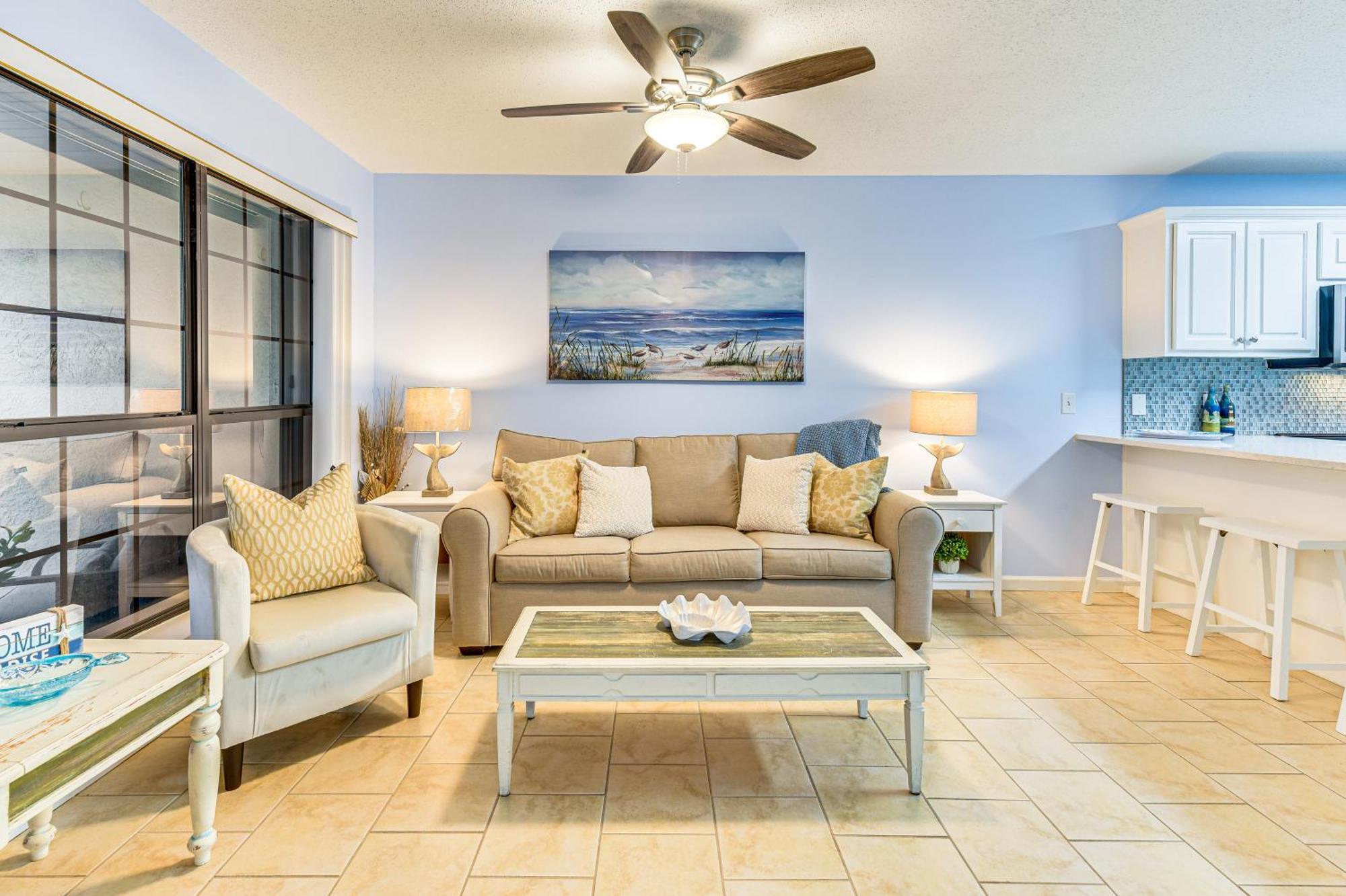 Walk To Pool And Pcb Getaway With Porch Apartment *