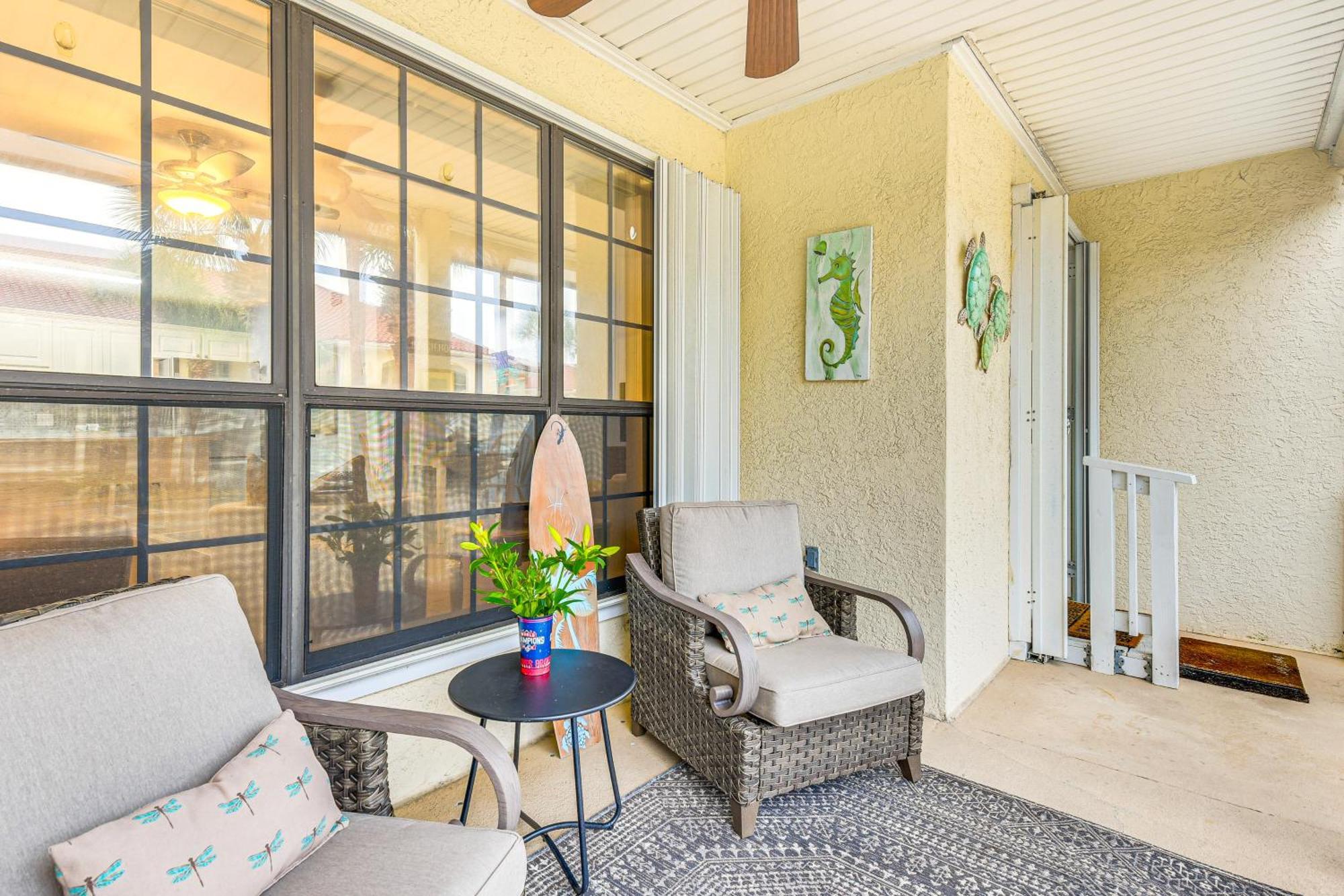 Apartment Walk To Pool And Pcb Getaway With Porch *