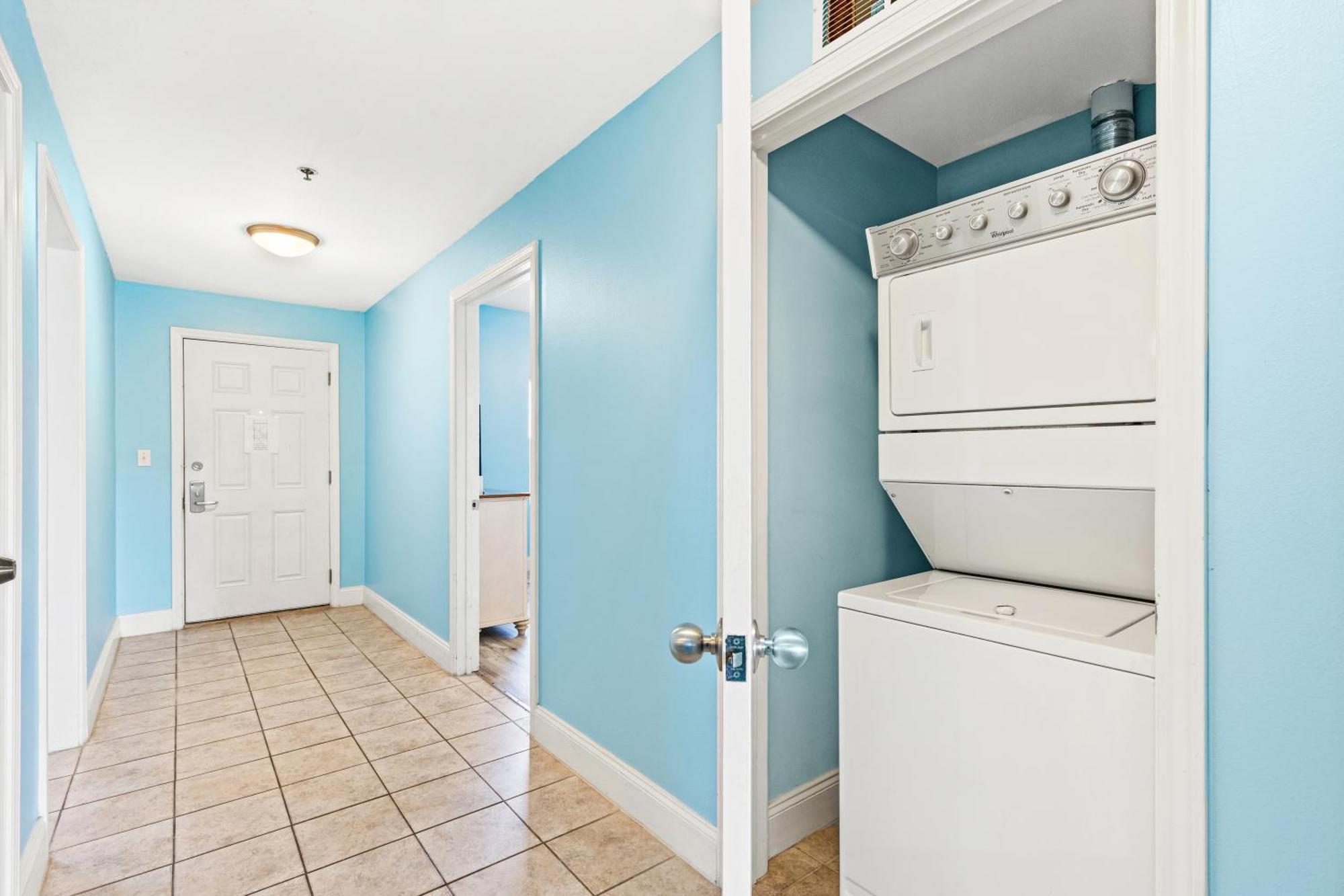 Blue Turtle At Laketown Apartment