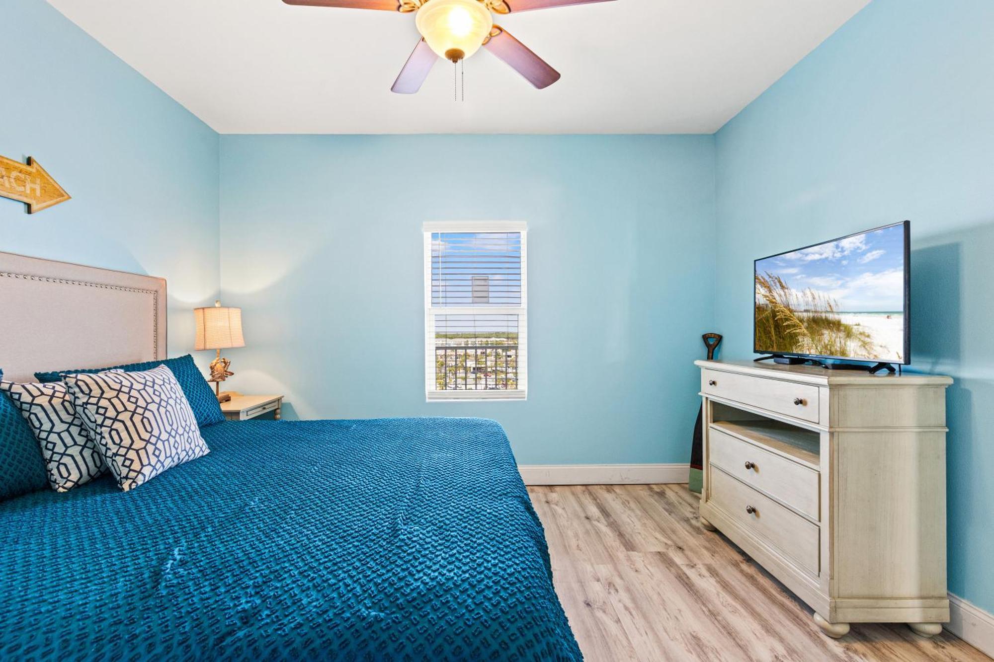 Blue Turtle At Laketown * Panama City Beach