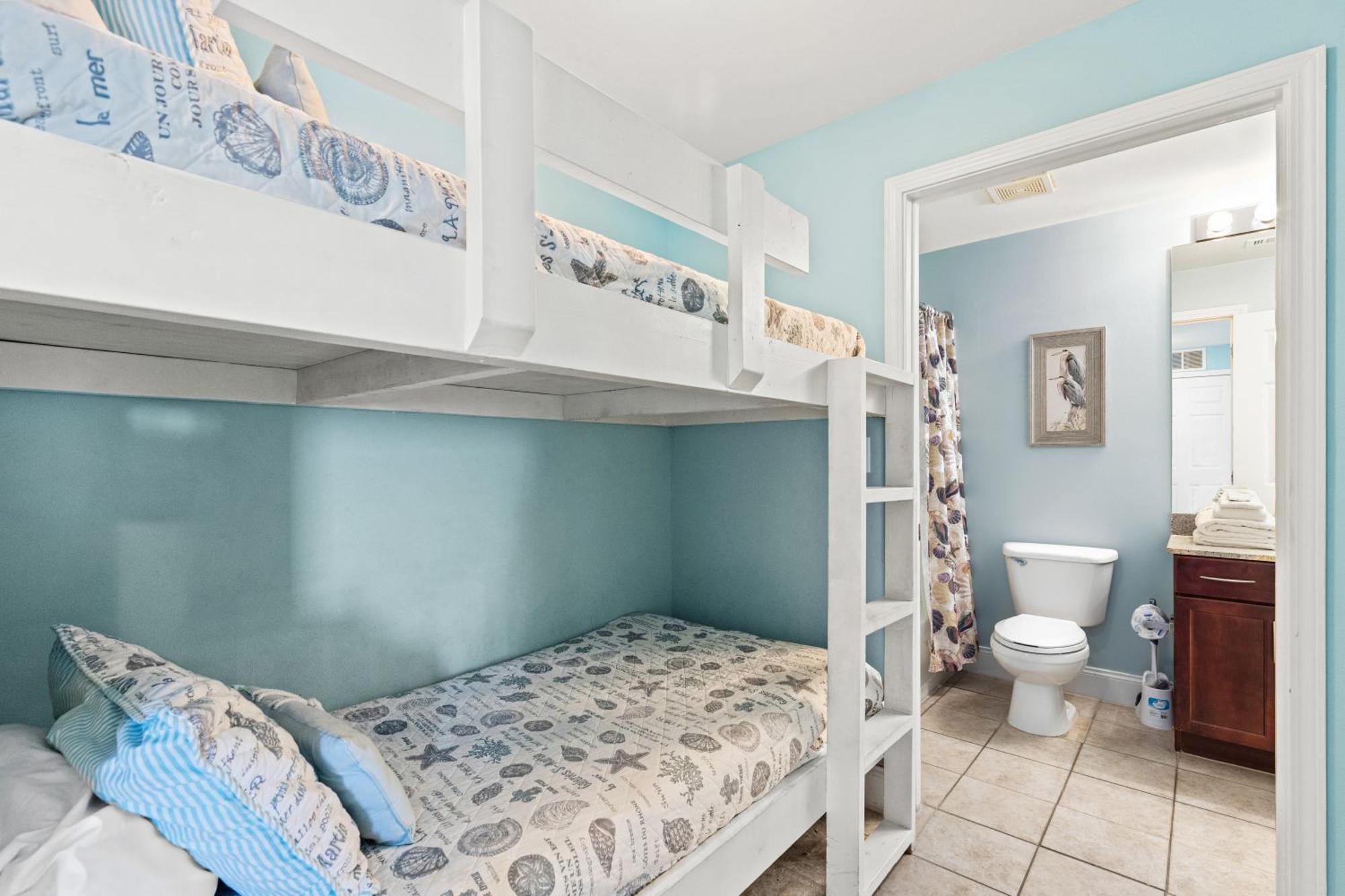 Blue Turtle At Laketown Apartment