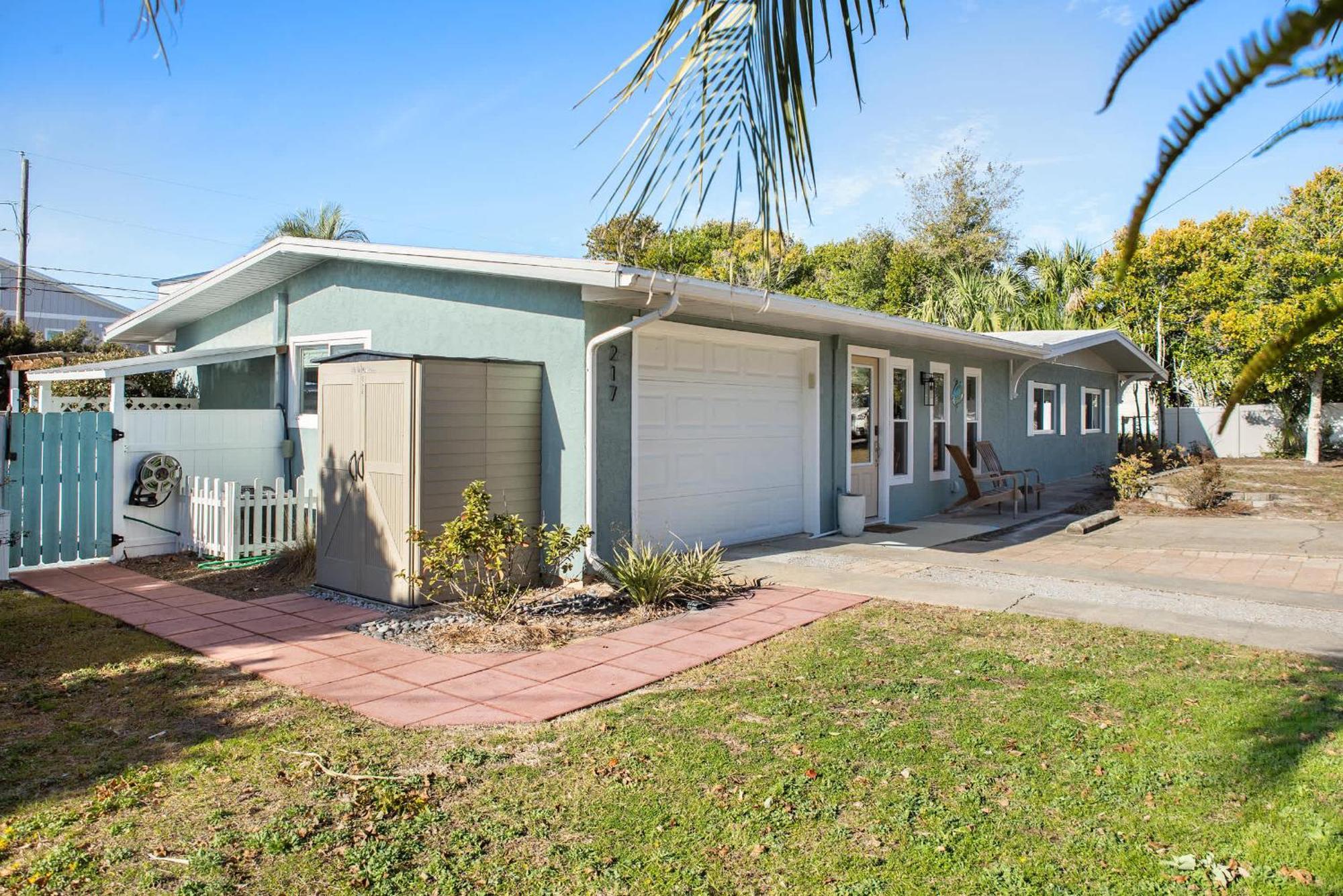 Shells Family House Coastal Retreat With Private Pool Golf Cart & Steps To The Holiday home Panama City Beach