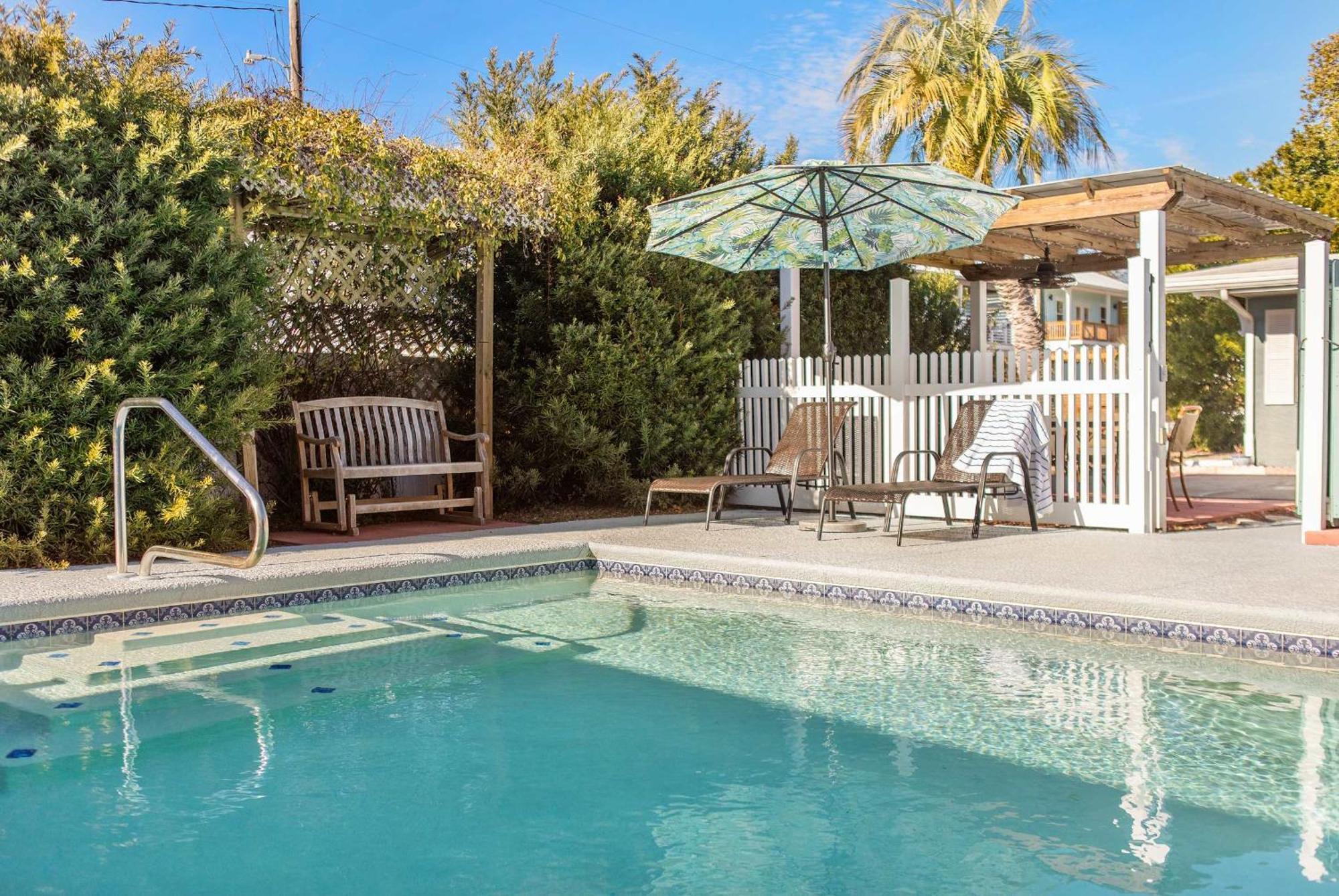 Shells Family House Coastal Retreat With Private Pool Golf Cart & Steps To The Holiday home Panama City Beach