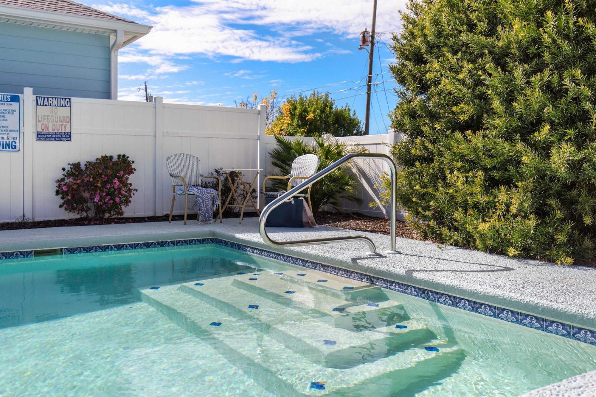 Shells Family House Coastal Retreat With Private Pool Golf Cart & Steps To The Holiday home *