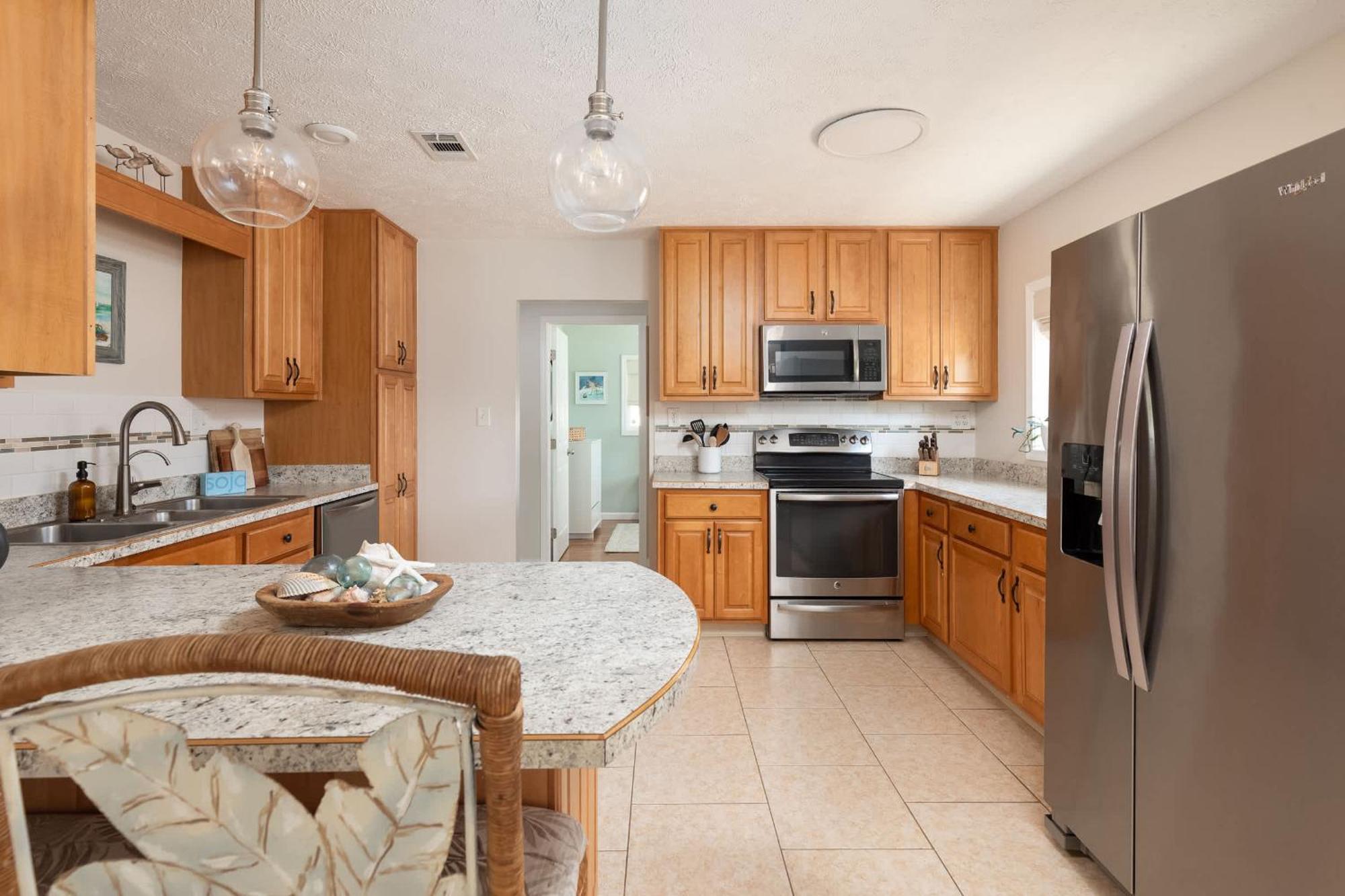 Shells Family House Coastal Retreat With Private Pool Golf Cart & Steps To The Holiday home