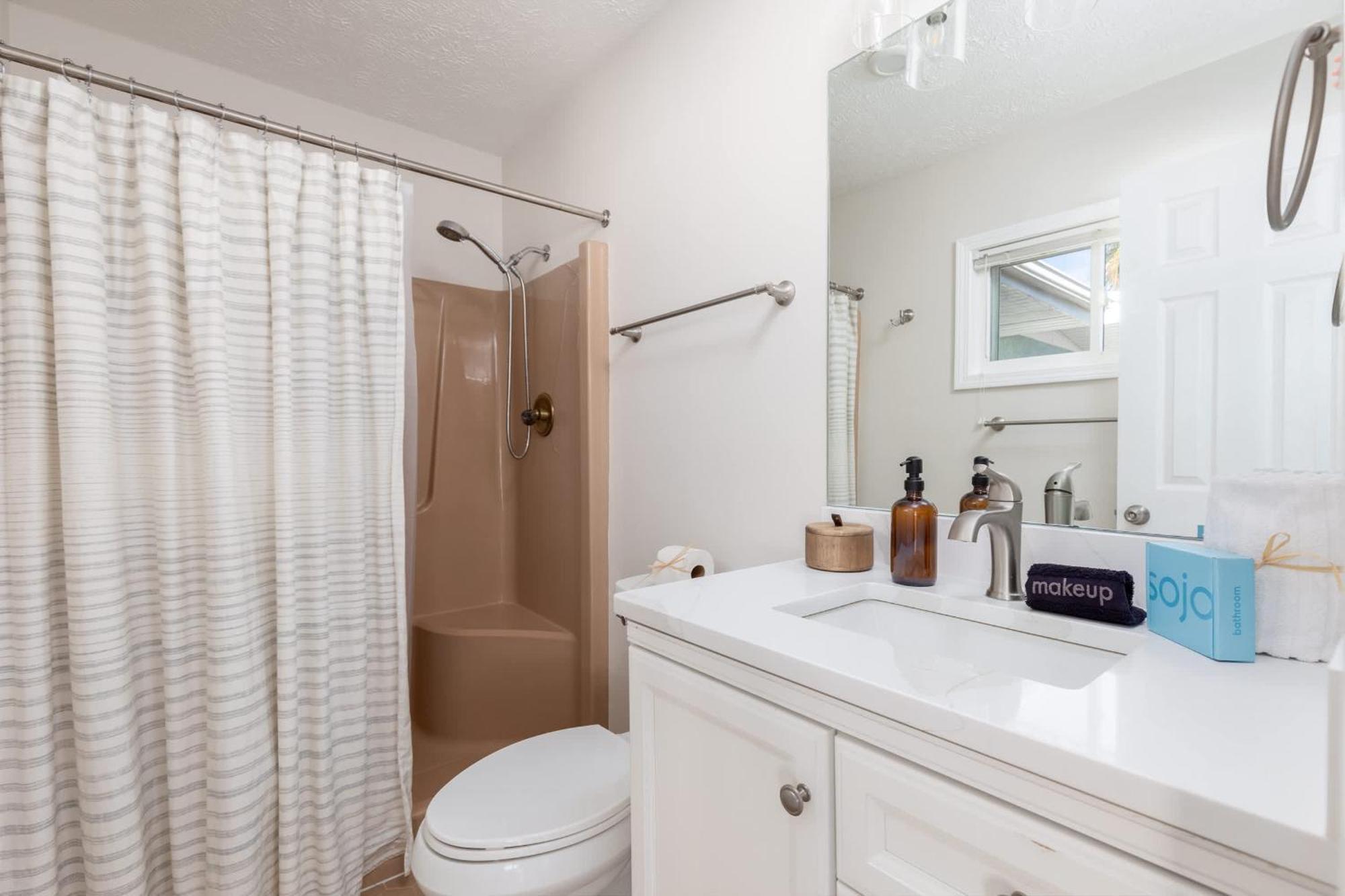 Shells Family House Coastal Retreat With Private Pool Golf Cart & Steps To The Holiday home Panama City Beach