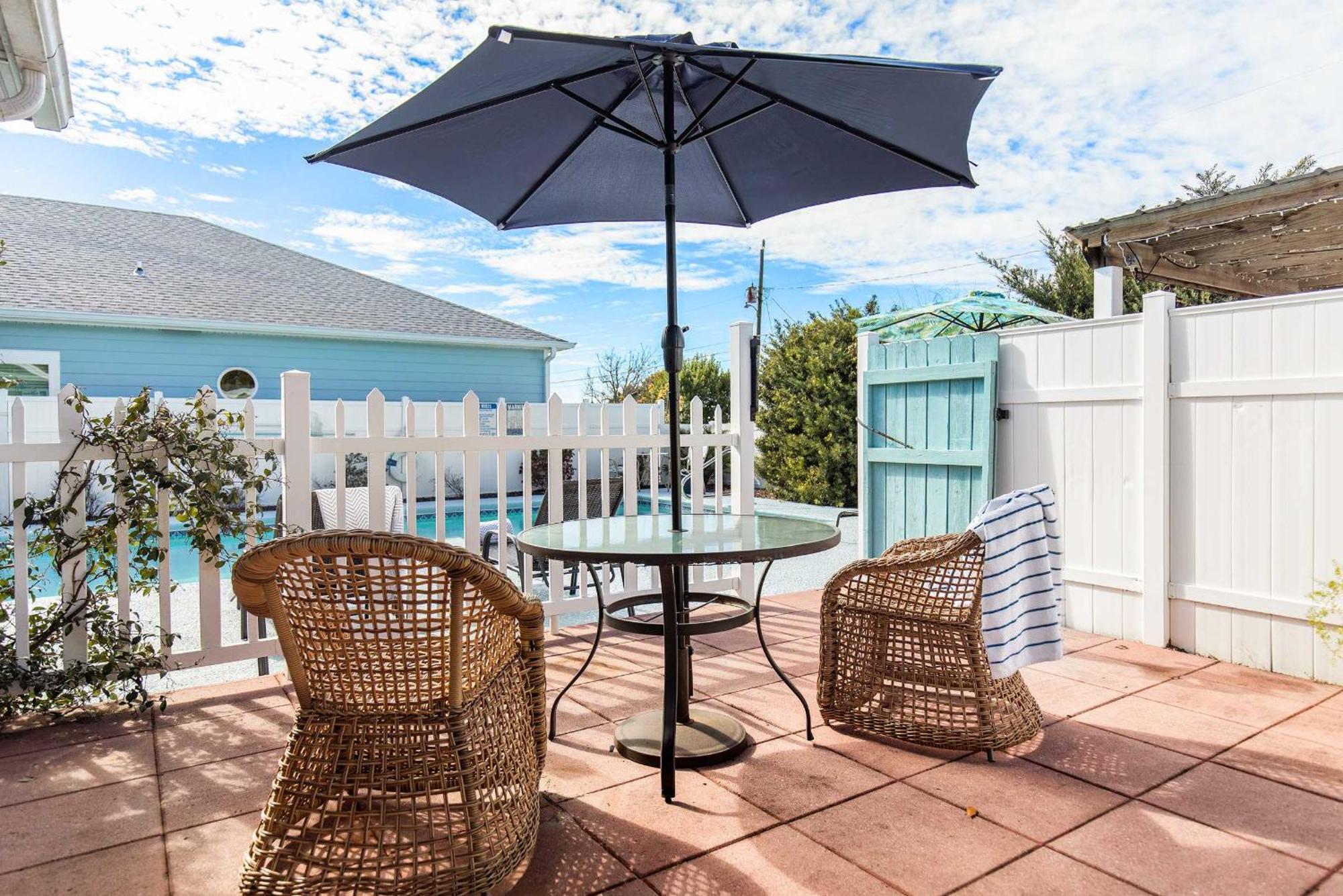 Shells Family House Coastal Retreat With Private Pool Golf Cart & Steps To The