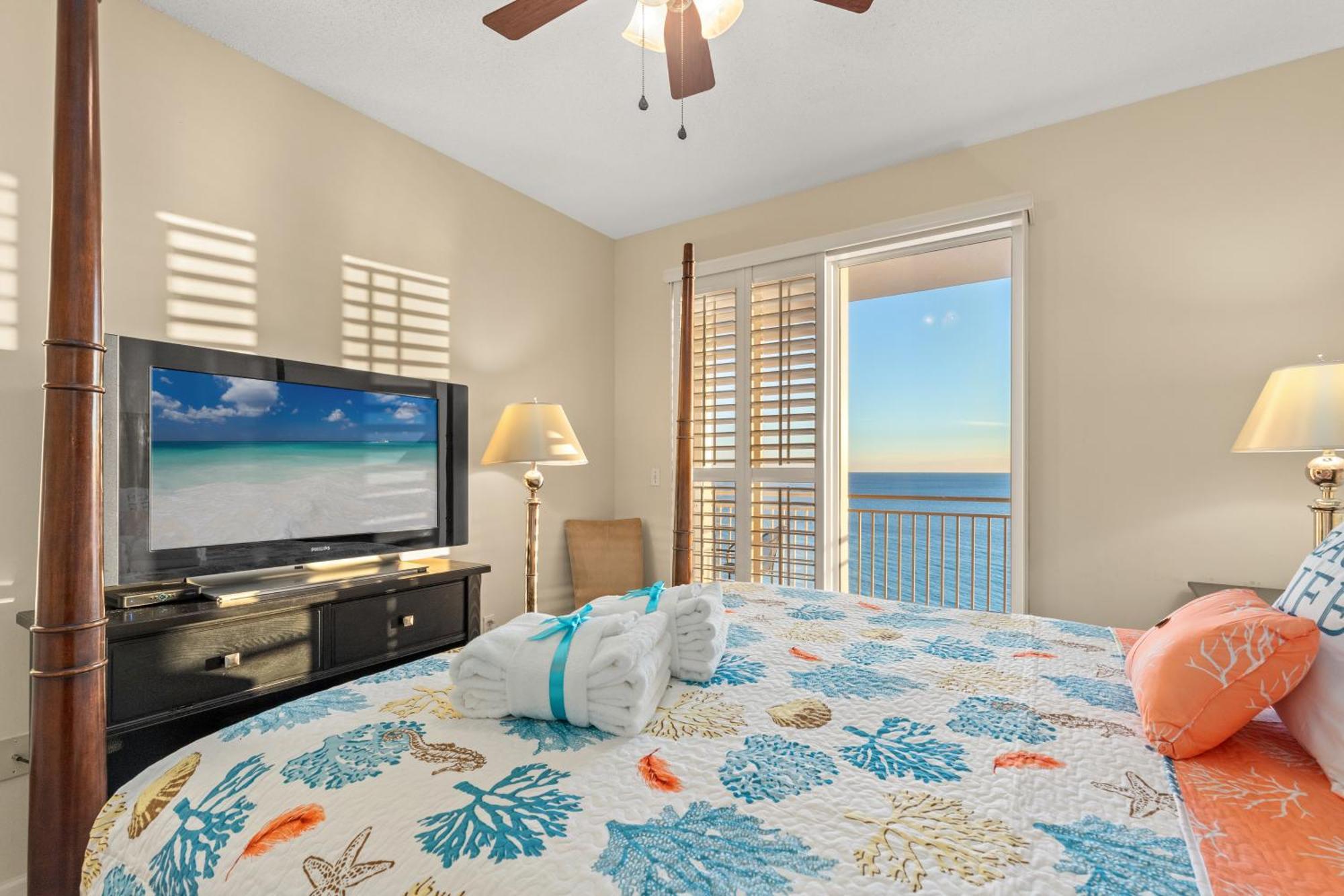 Holiday home Beachfront Bliss Awaits: 2-bed, 2-bath At Sterling Reef - Sleeps 6!