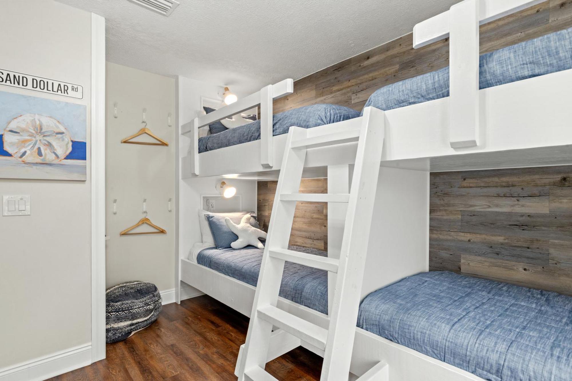 Holiday home Escape To Dollar Holler: Coastal Retreat, 3 Beds, 25 Baths, Sleeps 10! *