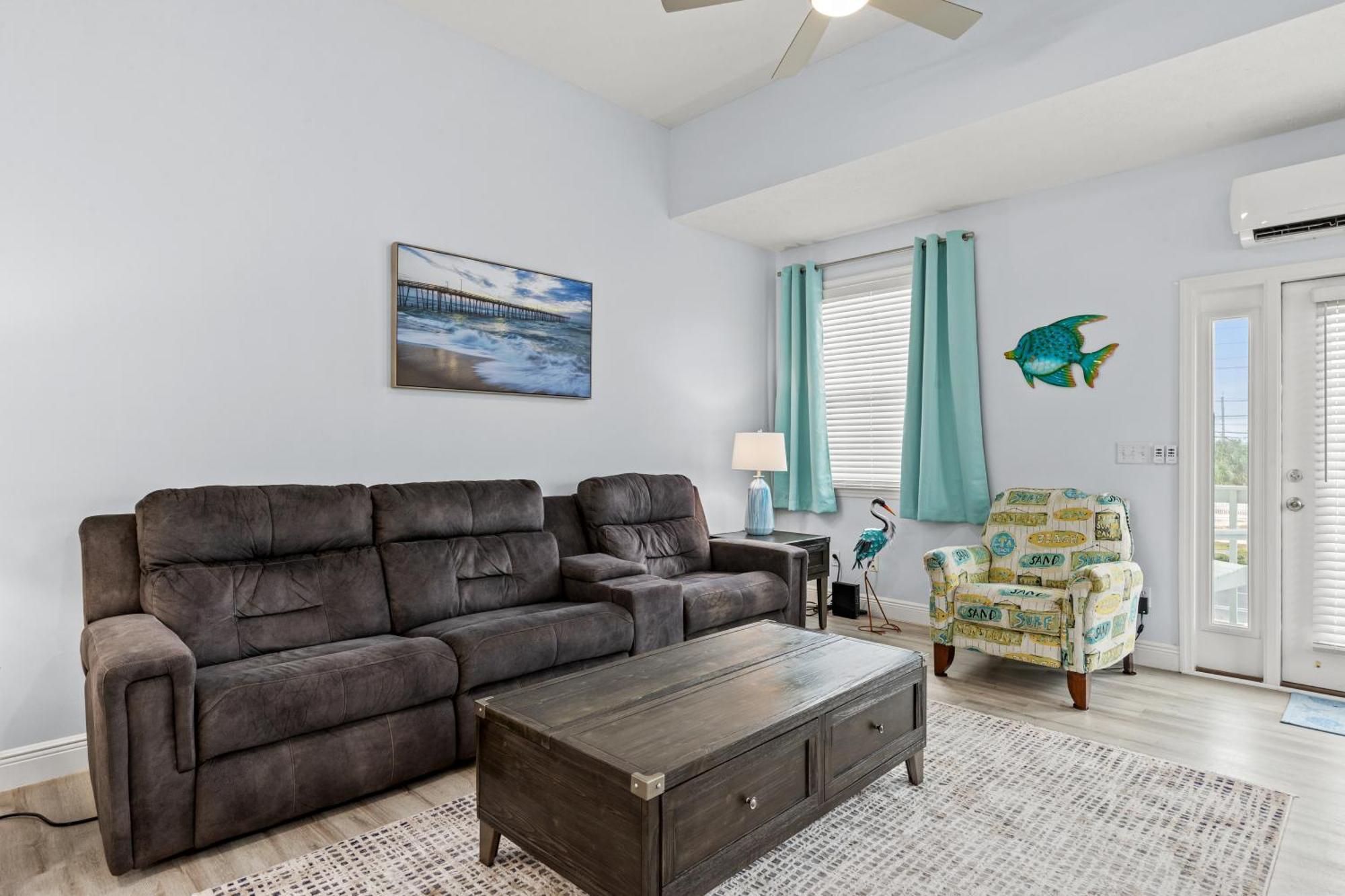 Sago By The Sea: 2-bed, 25-bath Retreat Steps From The Beach, Sleeps 7! Holiday home