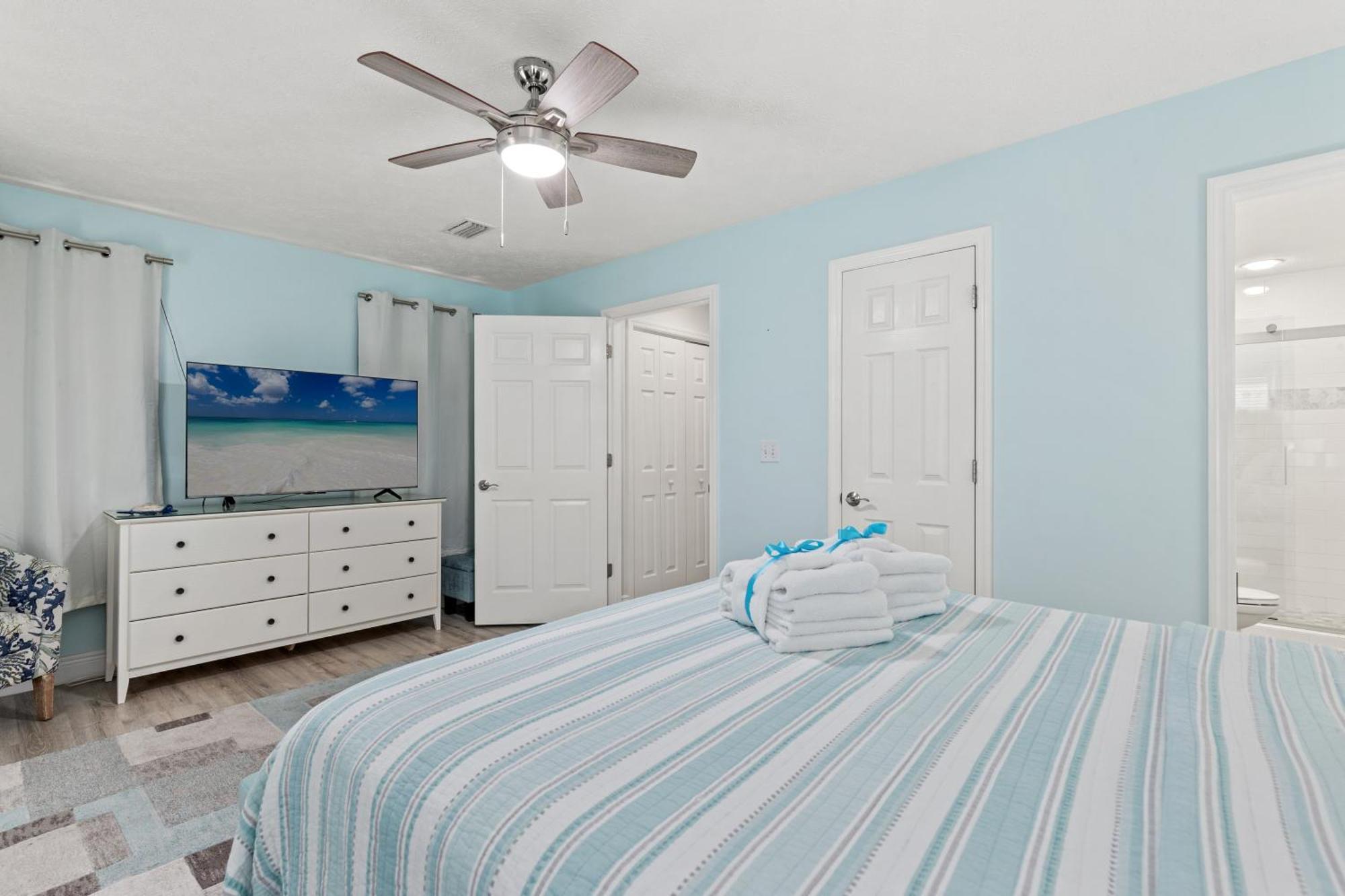 Sago By The Sea: 2-bed, 25-bath Retreat Steps From The Beach, Sleeps 7! Holiday home Panama City Beach