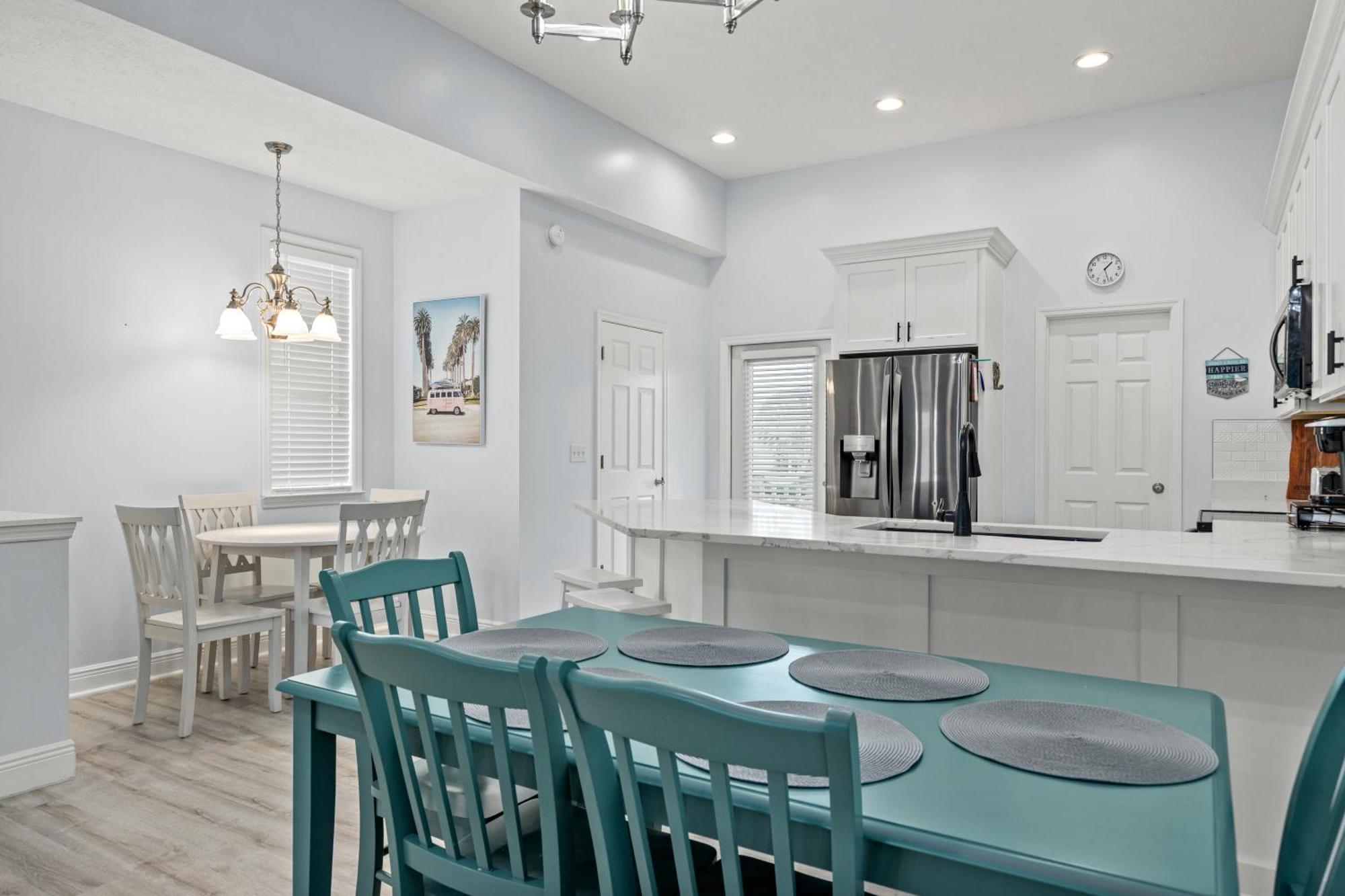 Sago By The Sea: 2-bed, 25-bath Retreat Steps From The Beach, Sleeps 7! Holiday home *