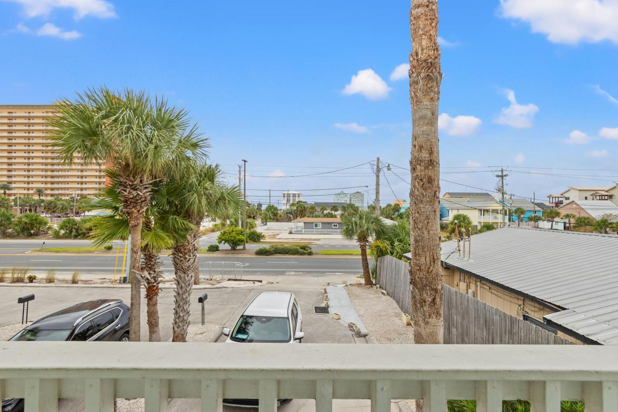 Sago By The Sea: 2-bed, 25-bath Retreat Steps From The Beach, Sleeps 7! Holiday home
