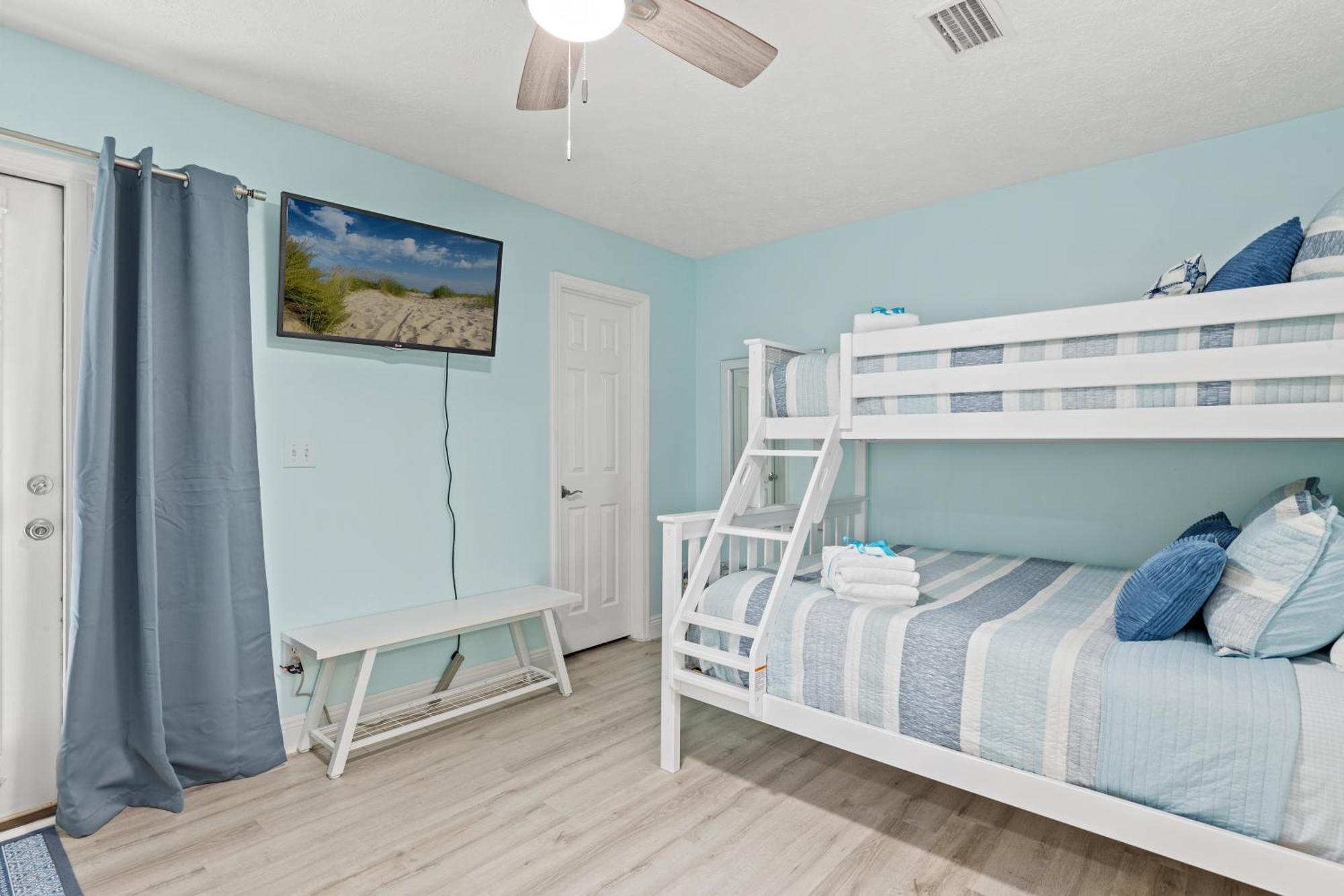 Sago By The Sea: 2-bed, 25-bath Retreat Steps From The Beach, Sleeps 7! Panama City Beach
