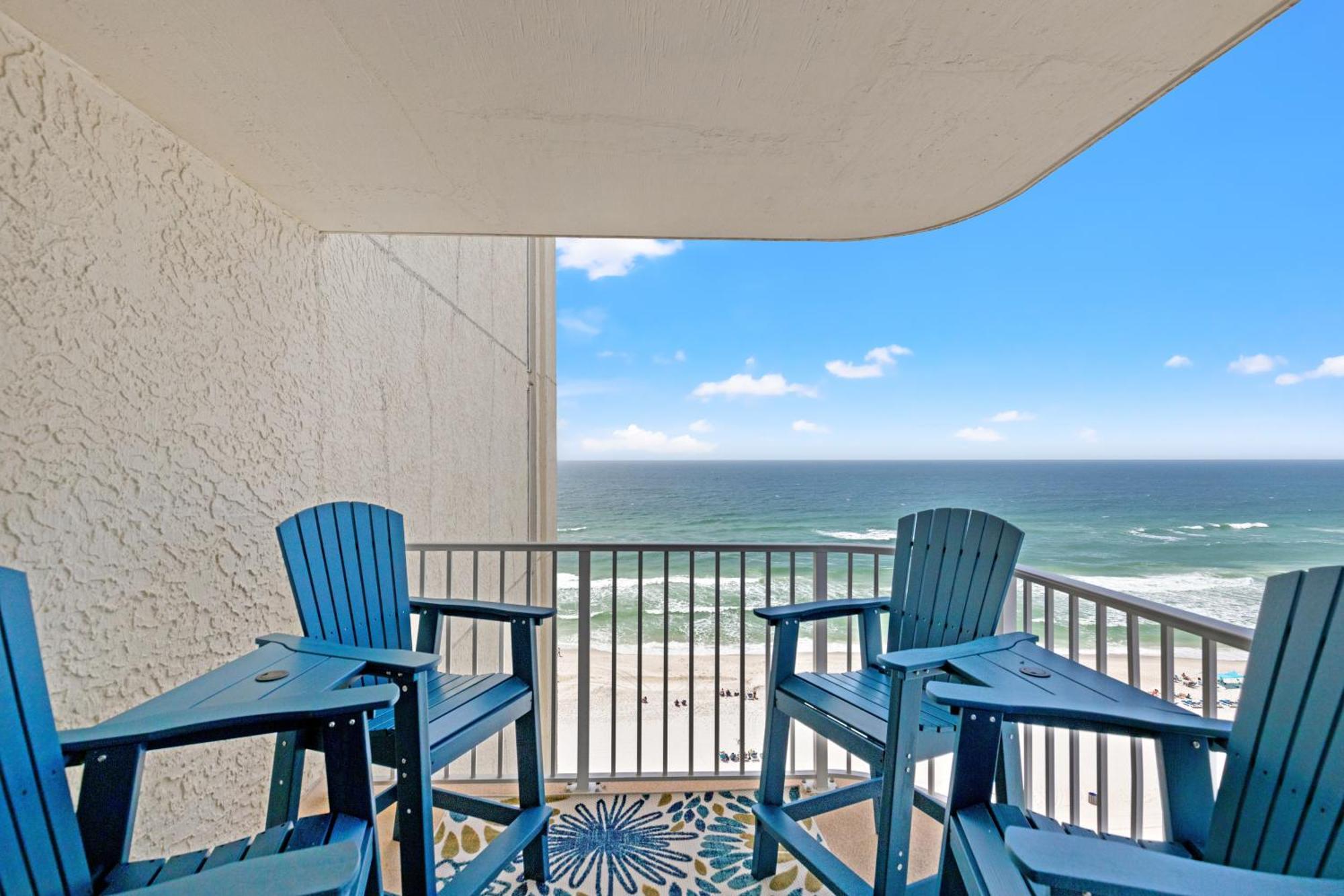 Holiday home Coastal Hideaway: Cozy Beachfront - Sleeps 4 With Stunning Views! Panama City Beach