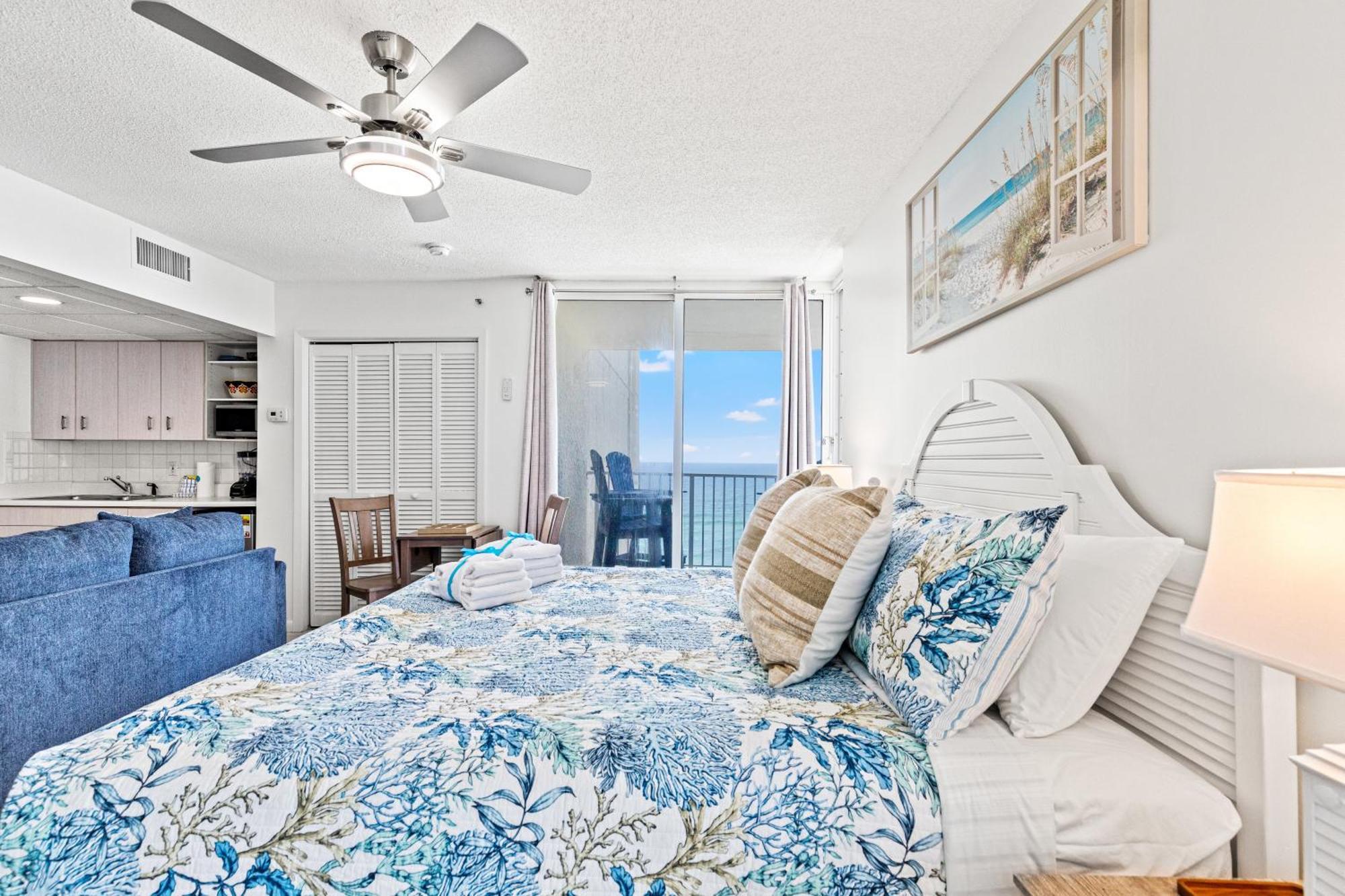 Coastal Hideaway: Cozy Beachfront - Sleeps 4 With Stunning Views! Holiday home *