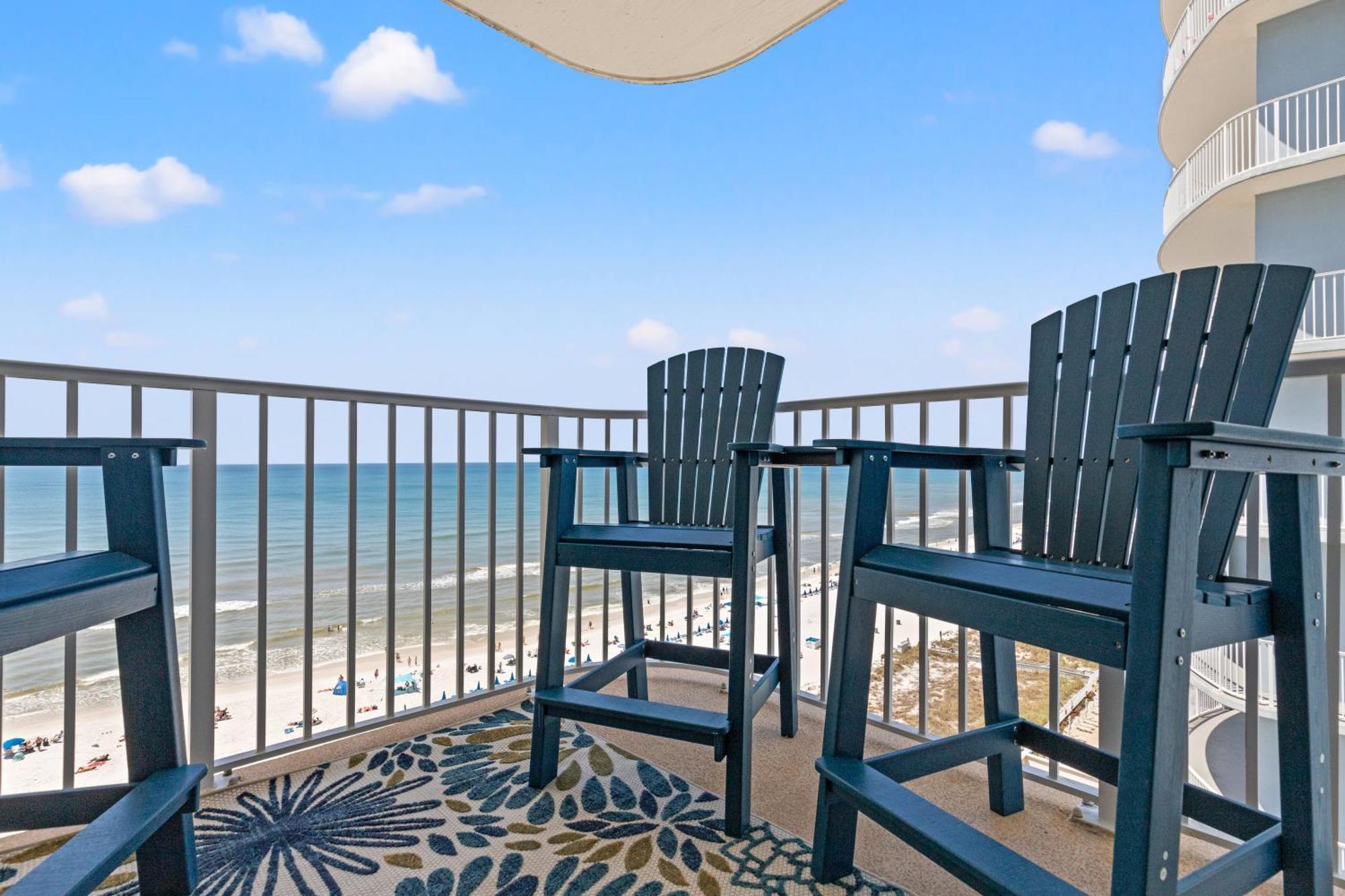 Coastal Hideaway: Cozy Beachfront - Sleeps 4 With Stunning Views! Holiday home