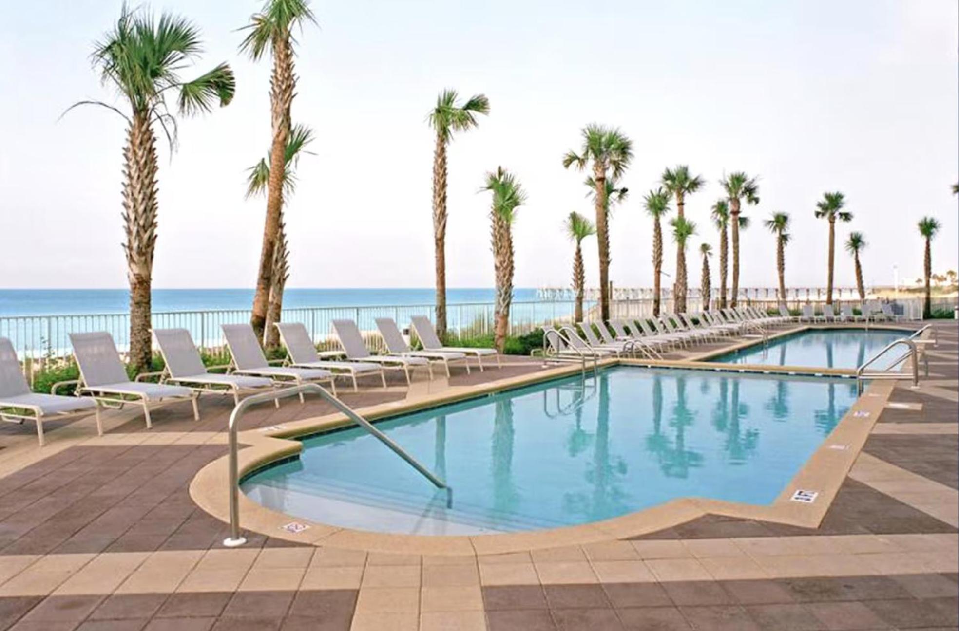 Beachfront Bliss Awaits: 2-bed, 2-bath At Sterling Reef - Sleeps 6! Holiday home