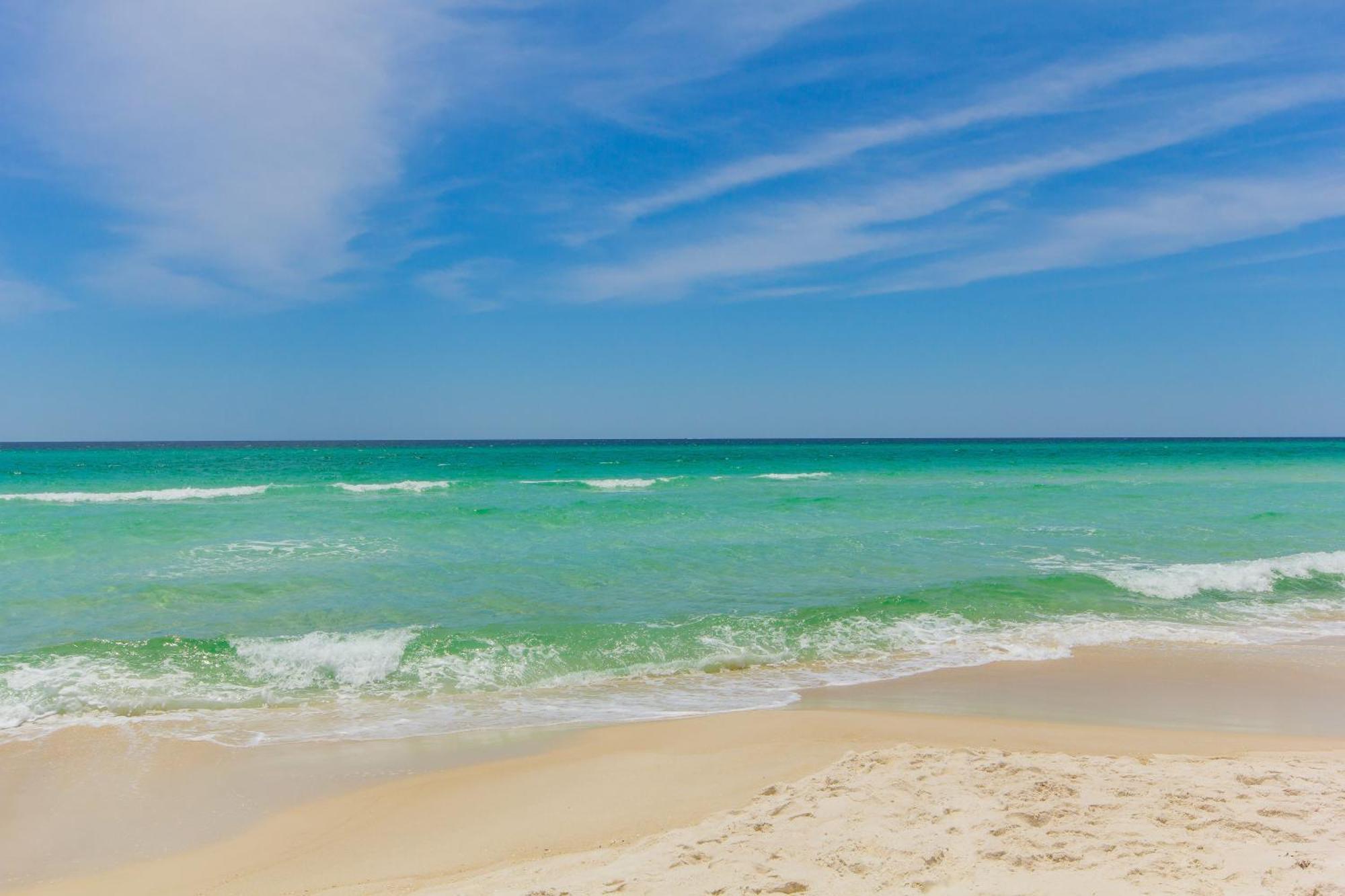Beachfront Bliss Awaits: 2-bed, 2-bath At Sterling Reef - Sleeps 6! Holiday home