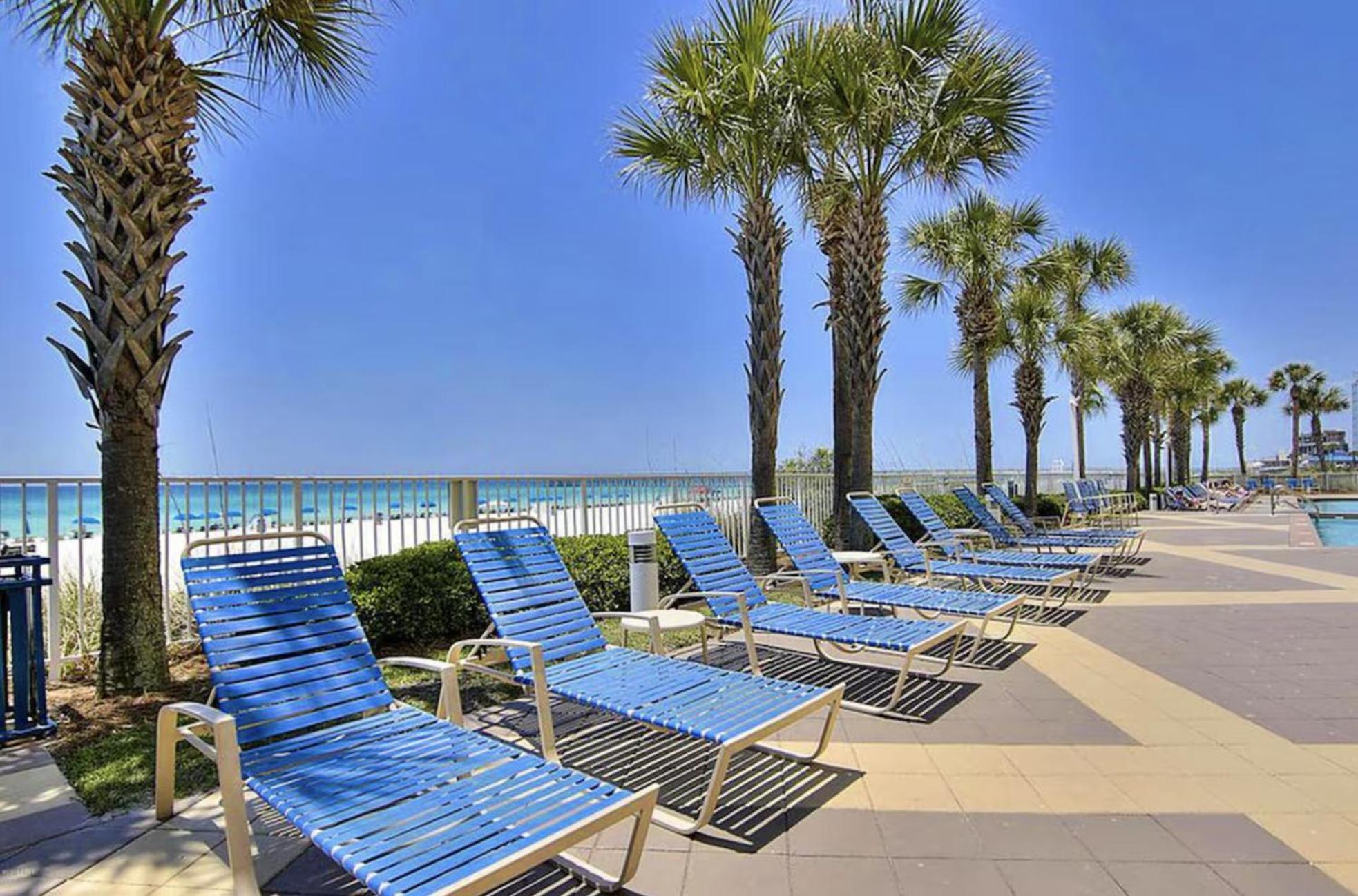 Beachfront Bliss Awaits: 2-bed, 2-bath At Sterling Reef - Sleeps 6! Holiday home