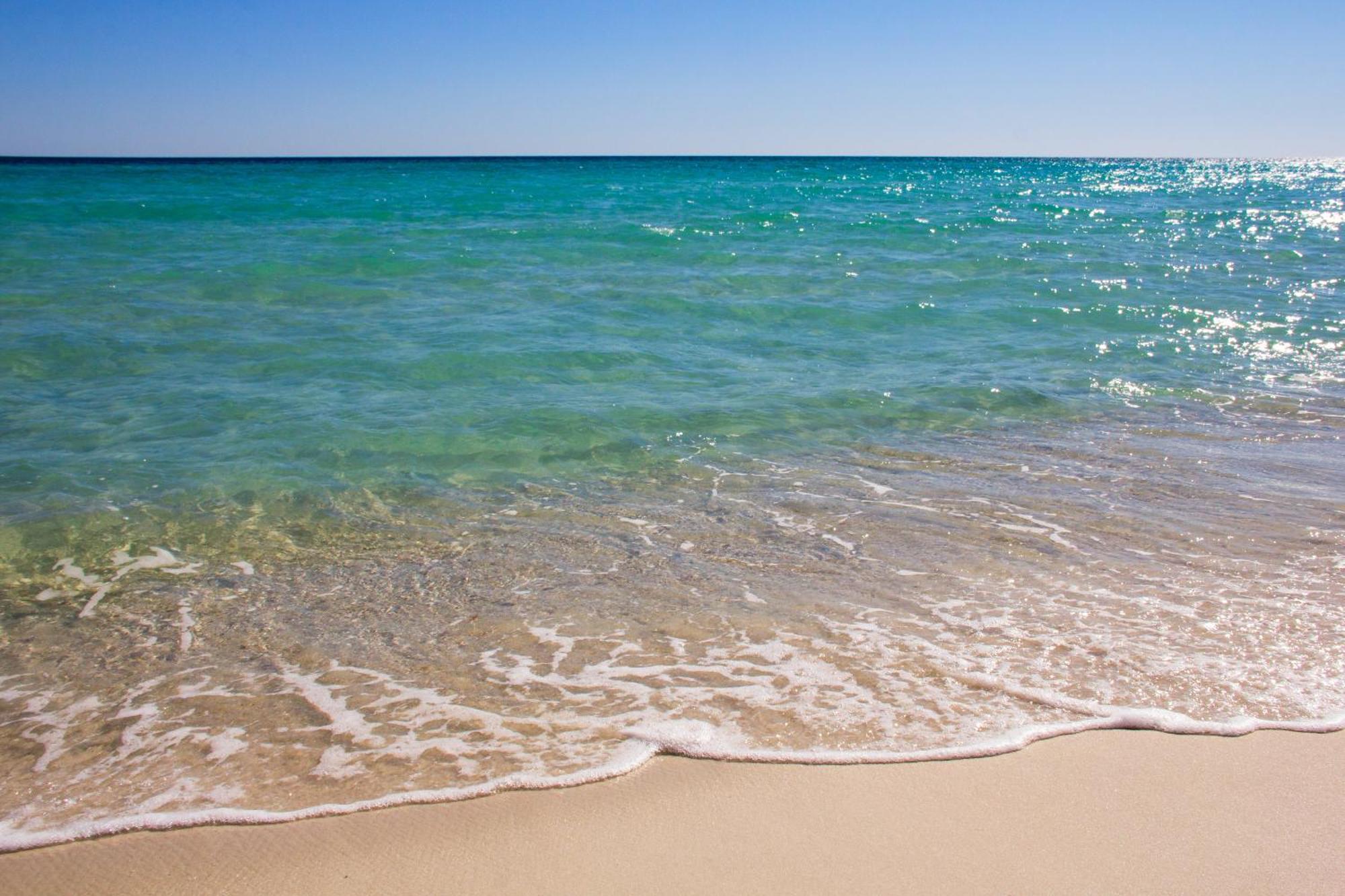 Holiday home Beachfront Bliss Awaits: 2-bed, 2-bath At Sterling Reef - Sleeps 6! *