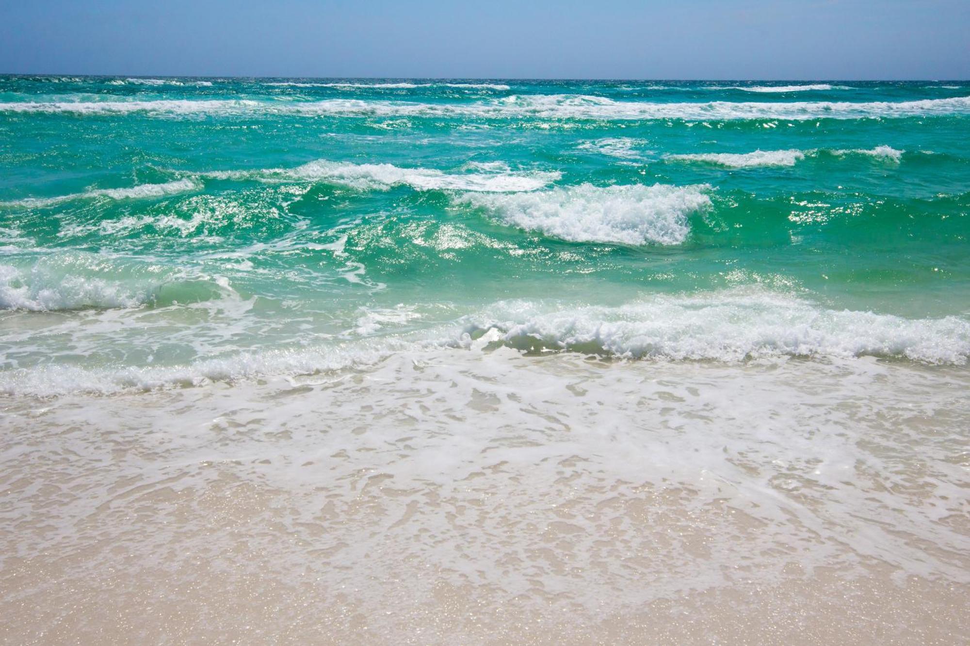 Beachfront Bliss Awaits: 2-bed, 2-bath At Sterling Reef - Sleeps 6! Holiday home Panama City Beach