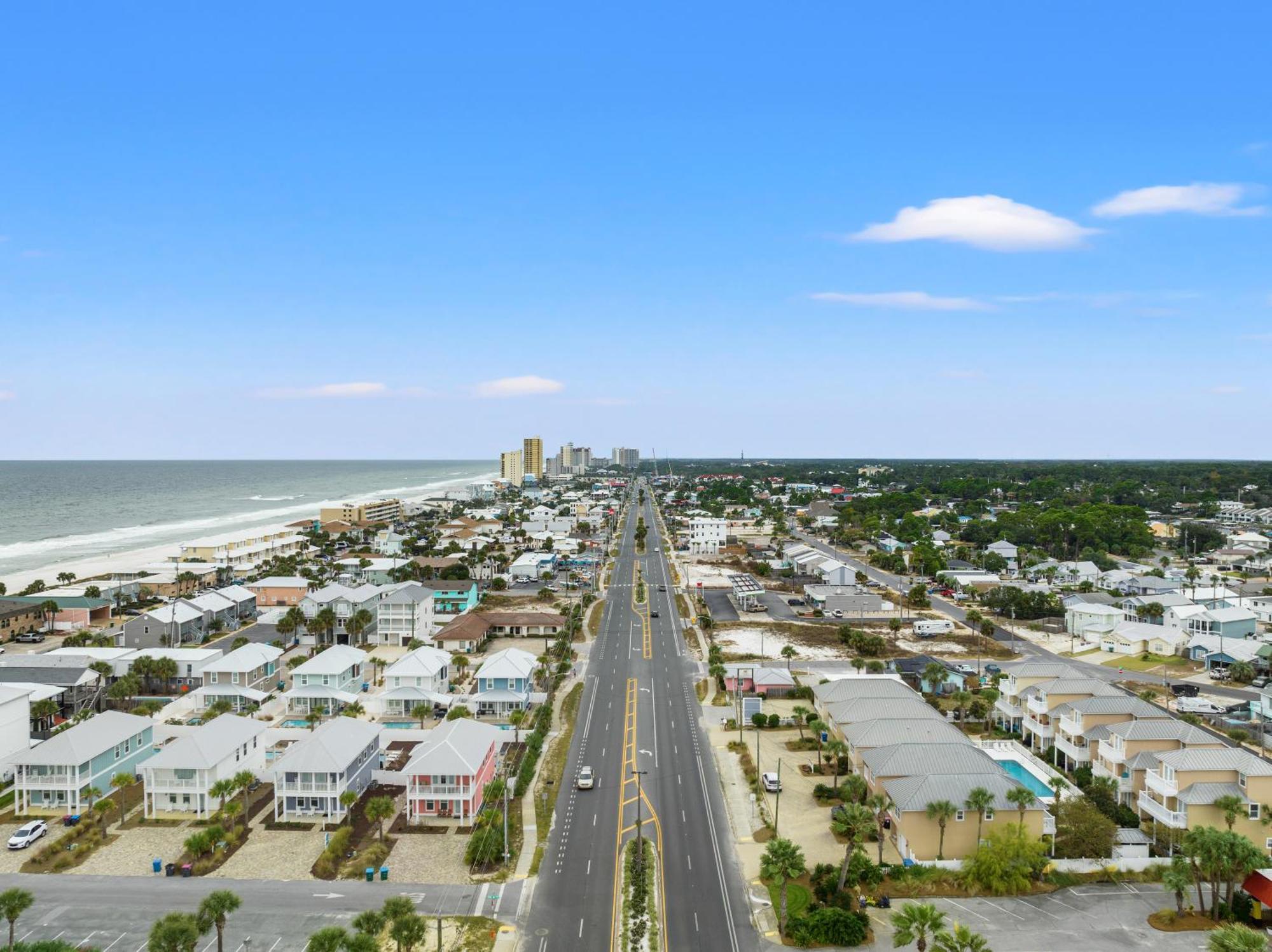 Escape To Dollar Holler: Coastal Retreat, 3 Beds, 25 Baths, Sleeps 10! Holiday home *