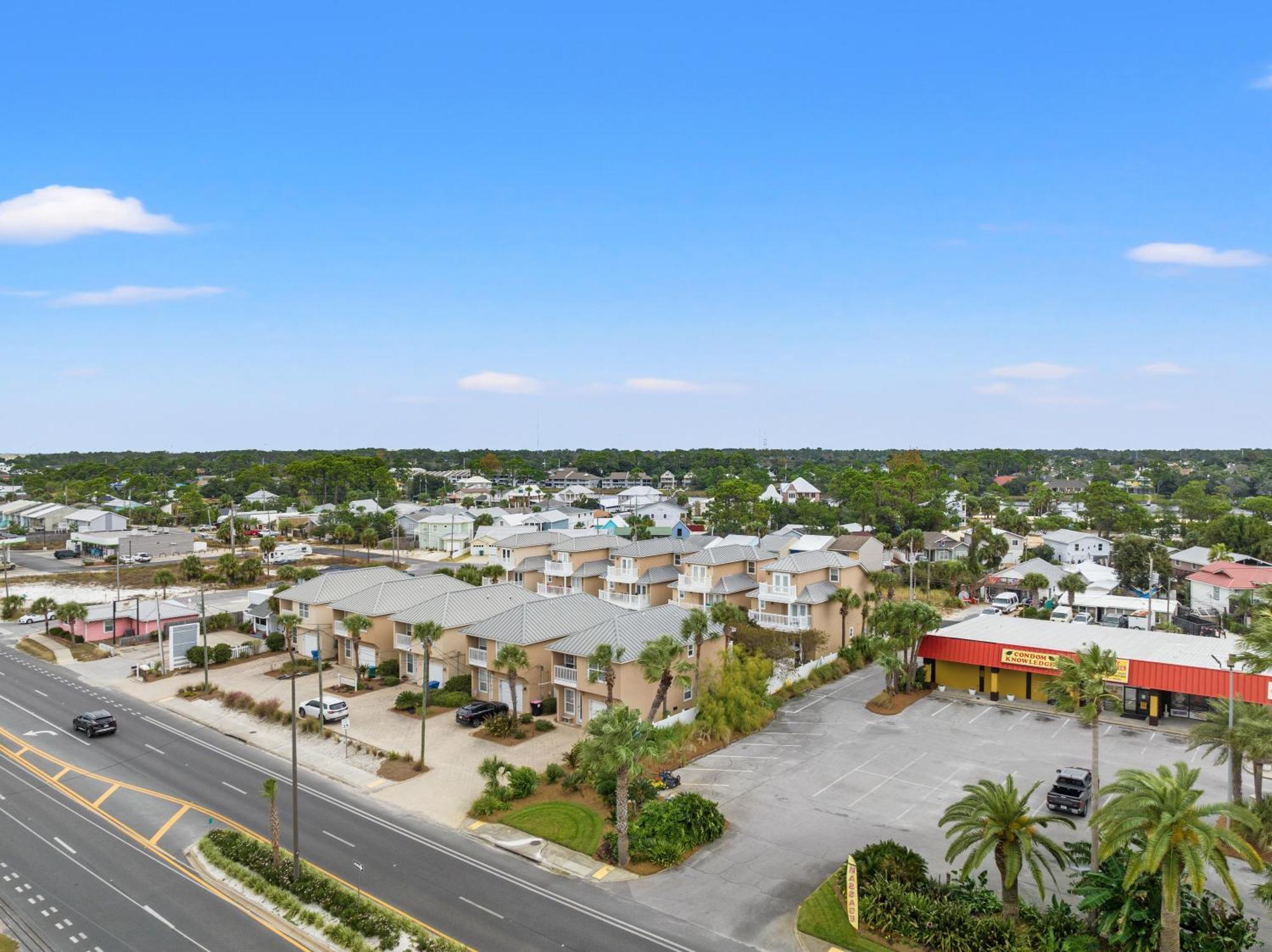 Escape To Dollar Holler: Coastal Retreat, 3 Beds, 25 Baths, Sleeps 10! Panama City Beach
