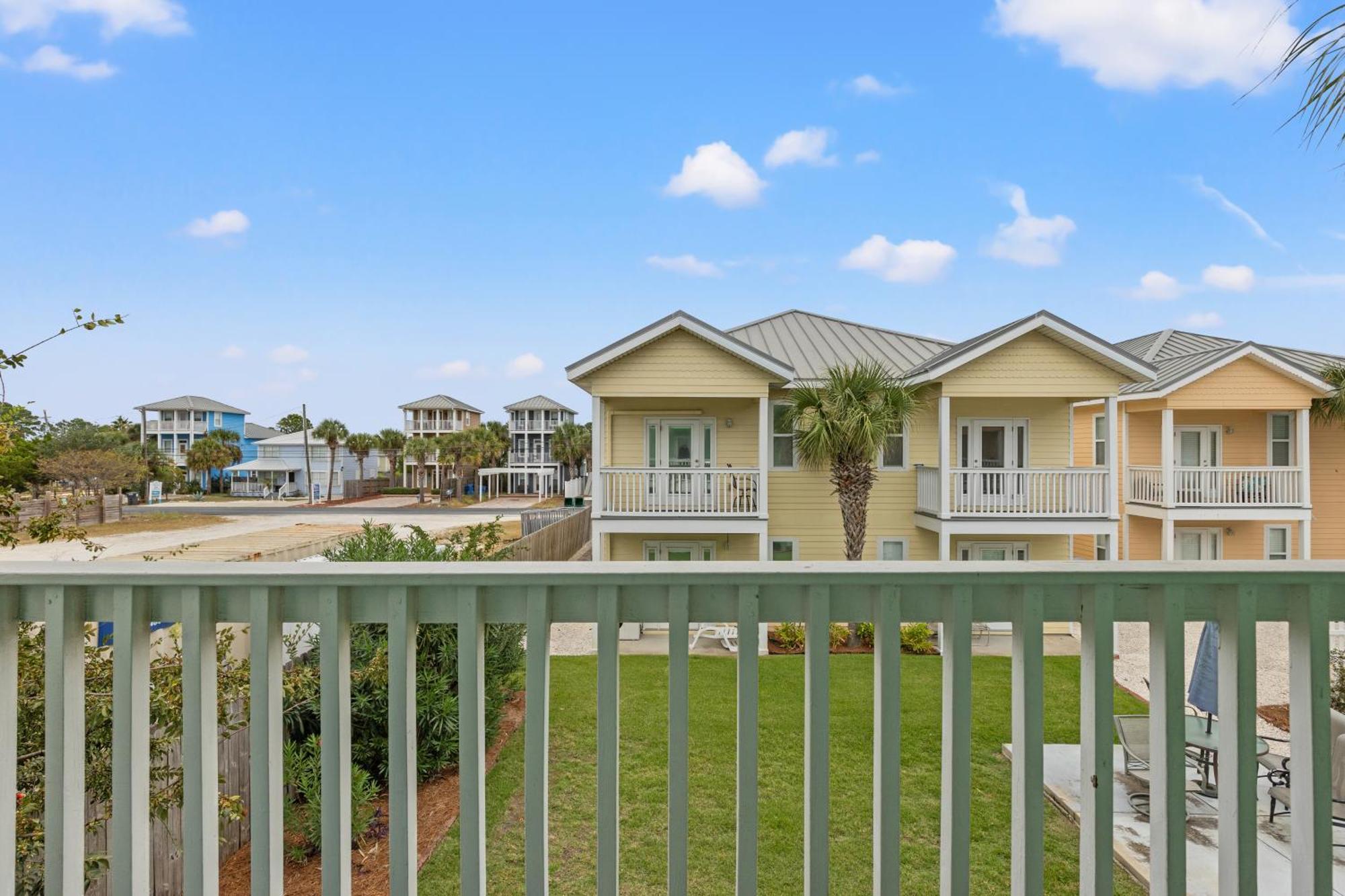 Sago By The Sea: 2-bed, 25-bath Retreat Steps From The Beach, Sleeps 7! Holiday home