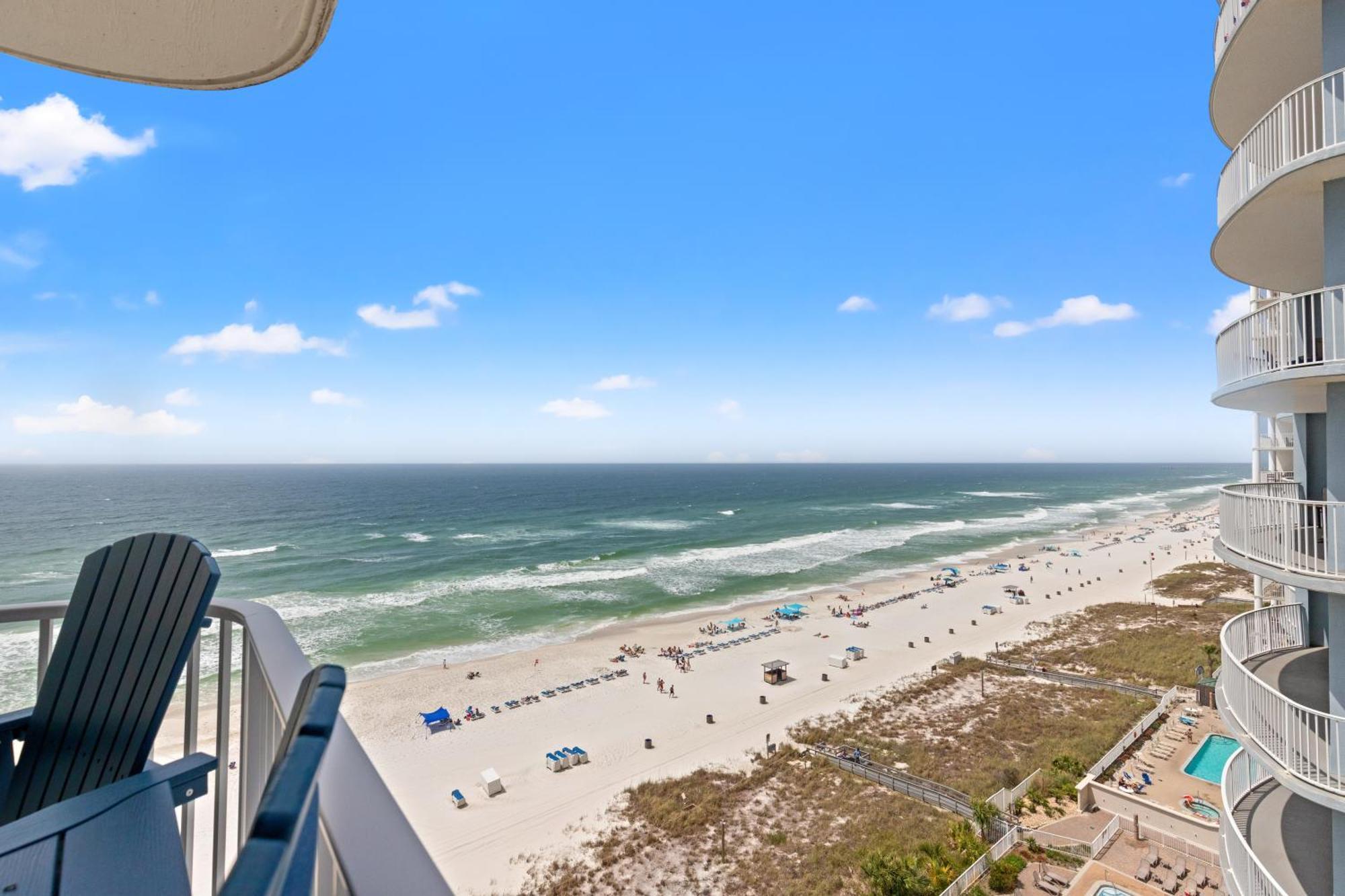 Coastal Hideaway: Cozy Beachfront - Sleeps 4 With Stunning Views! *