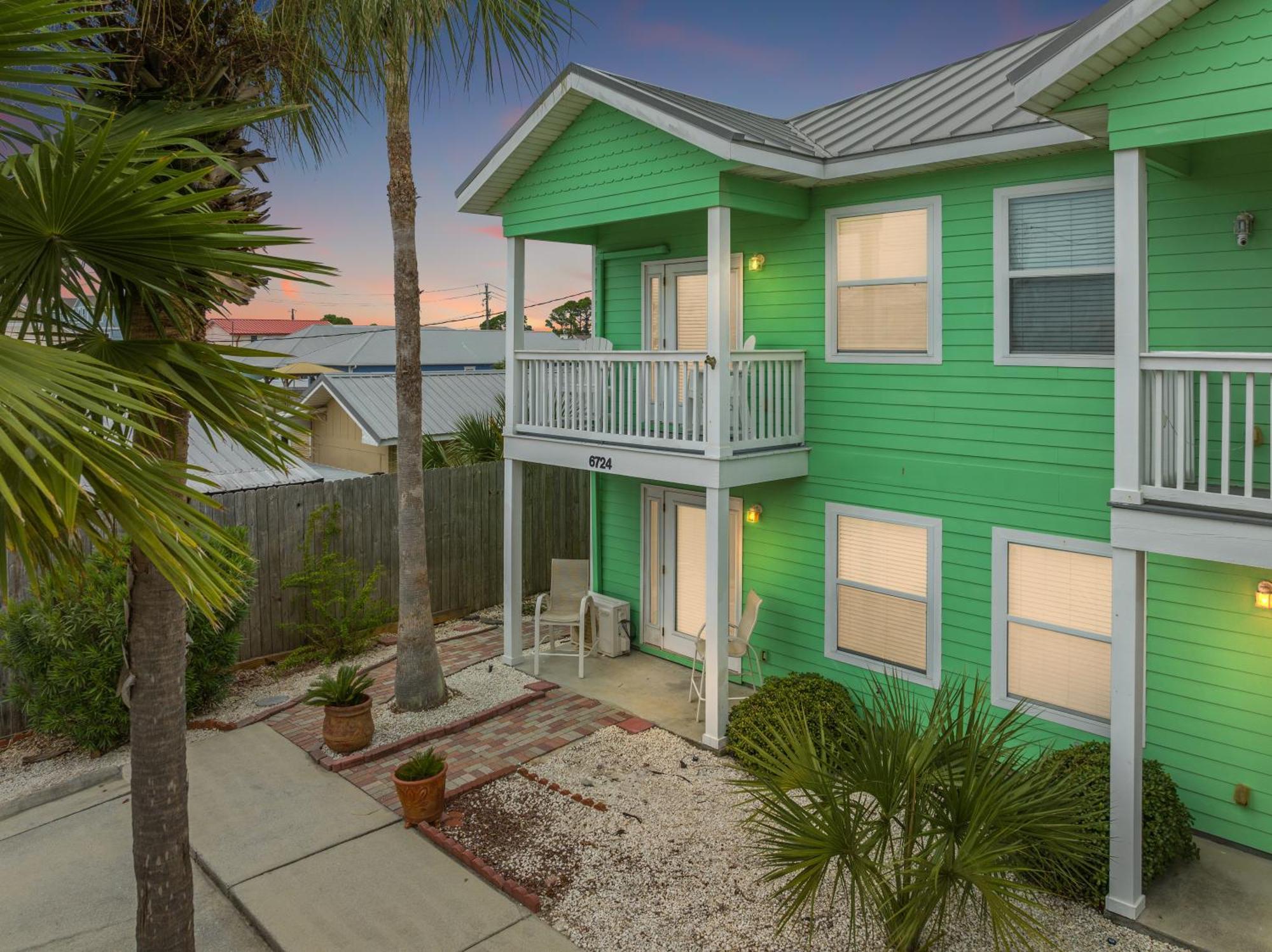 Sago By The Sea: 2-bed, 25-bath Retreat Steps From The Beach, Sleeps 7! Holiday home Panama City Beach