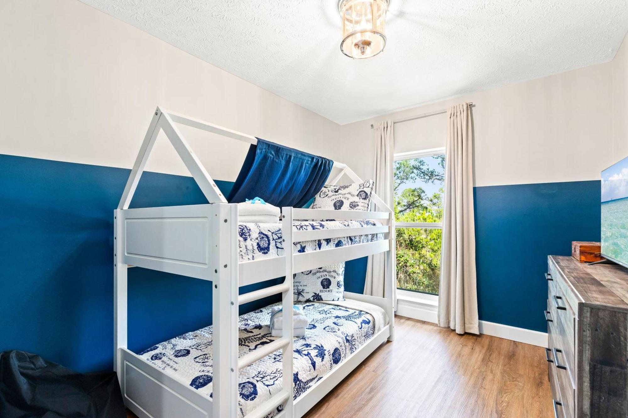 Holiday home Sailors Cove: 5-bedroom, 45 Baths, Sleeps 12! Steps Away From The Beach! Panama City Beach