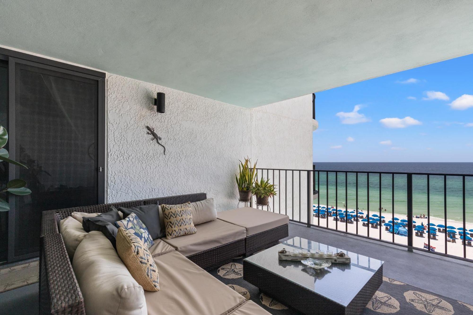 Stunning 2/2 Designer W Coastal Appeal Right On The Gulf! Holiday home *