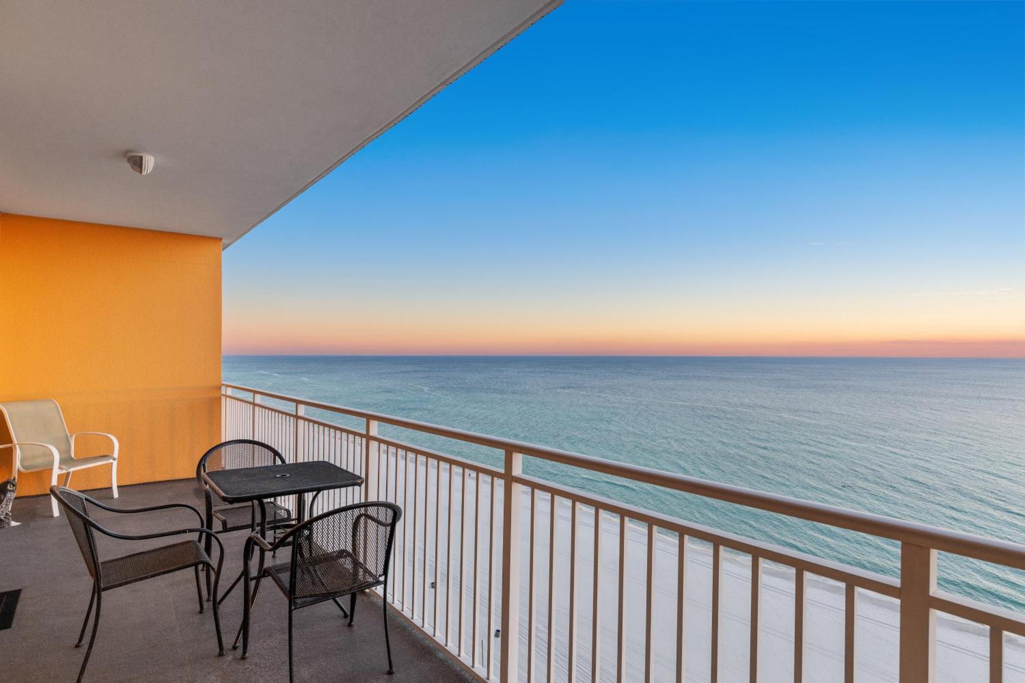 Beachfront Bliss Awaits: 2-bed, 2-bath At Sterling Reef - Sleeps 6! Holiday home *