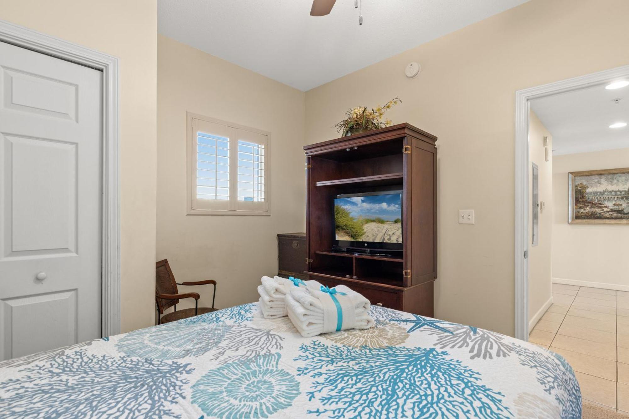 Beachfront Bliss Awaits: 2-bed, 2-bath At Sterling Reef - Sleeps 6!