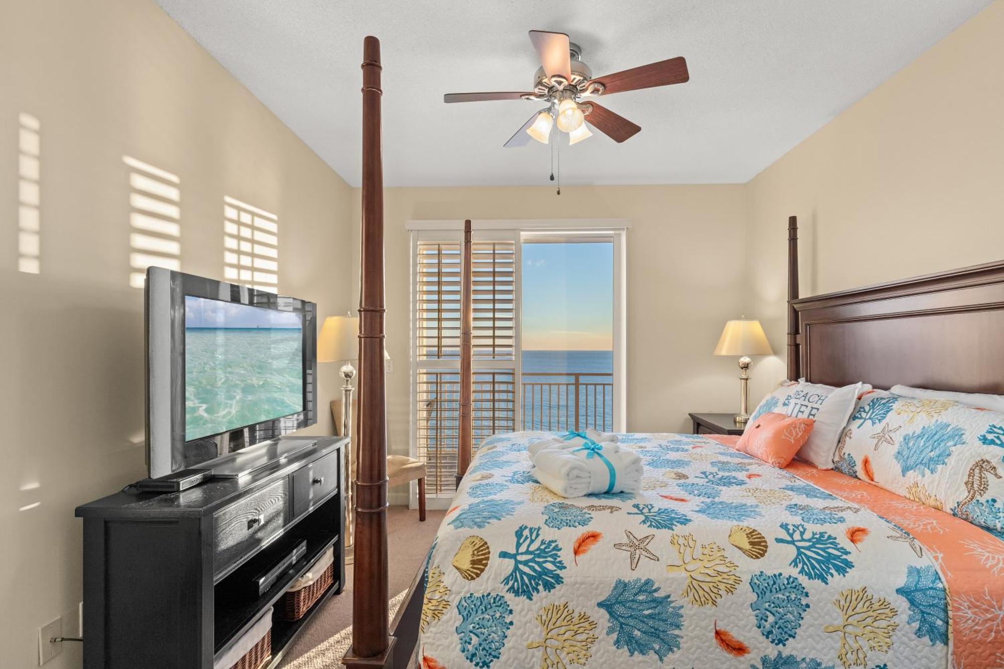 Beachfront Bliss Awaits: 2-bed, 2-bath At Sterling Reef - Sleeps 6! Holiday home Panama City Beach