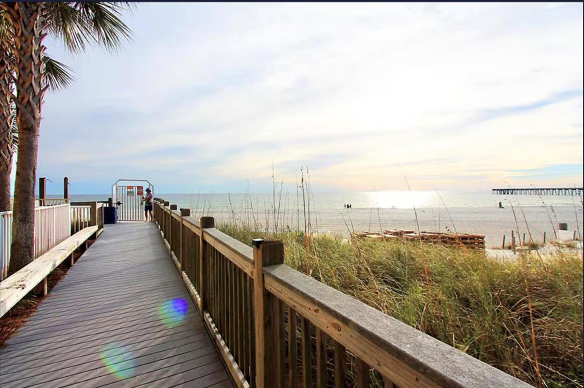 Holiday home Beachfront Bliss Awaits: 2-bed, 2-bath At Sterling Reef - Sleeps 6!