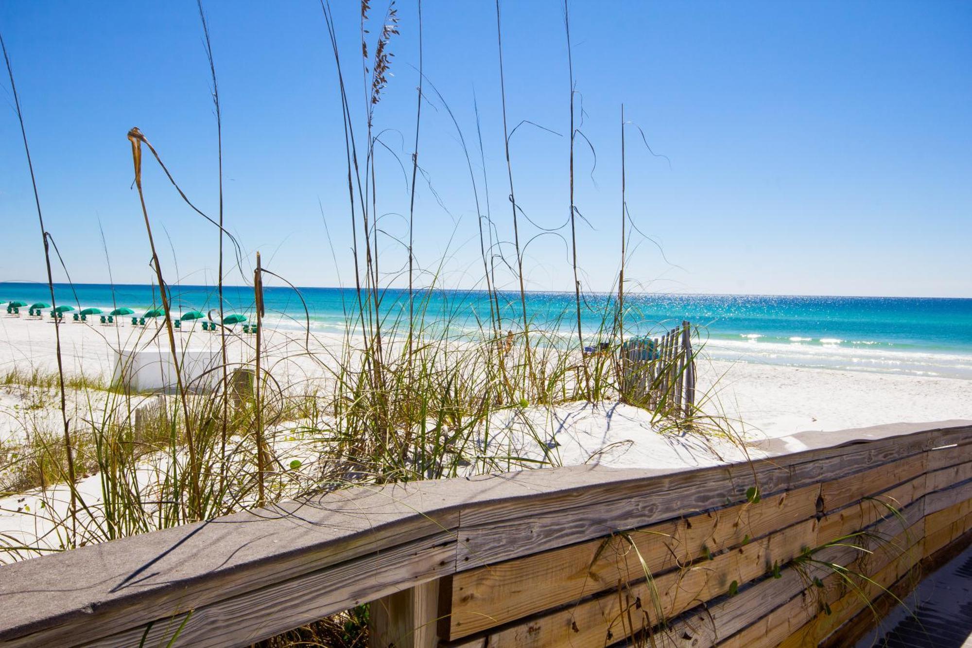 Coastal Hideaway: Cozy Beachfront - Sleeps 4 With Stunning Views! Holiday home Panama City Beach